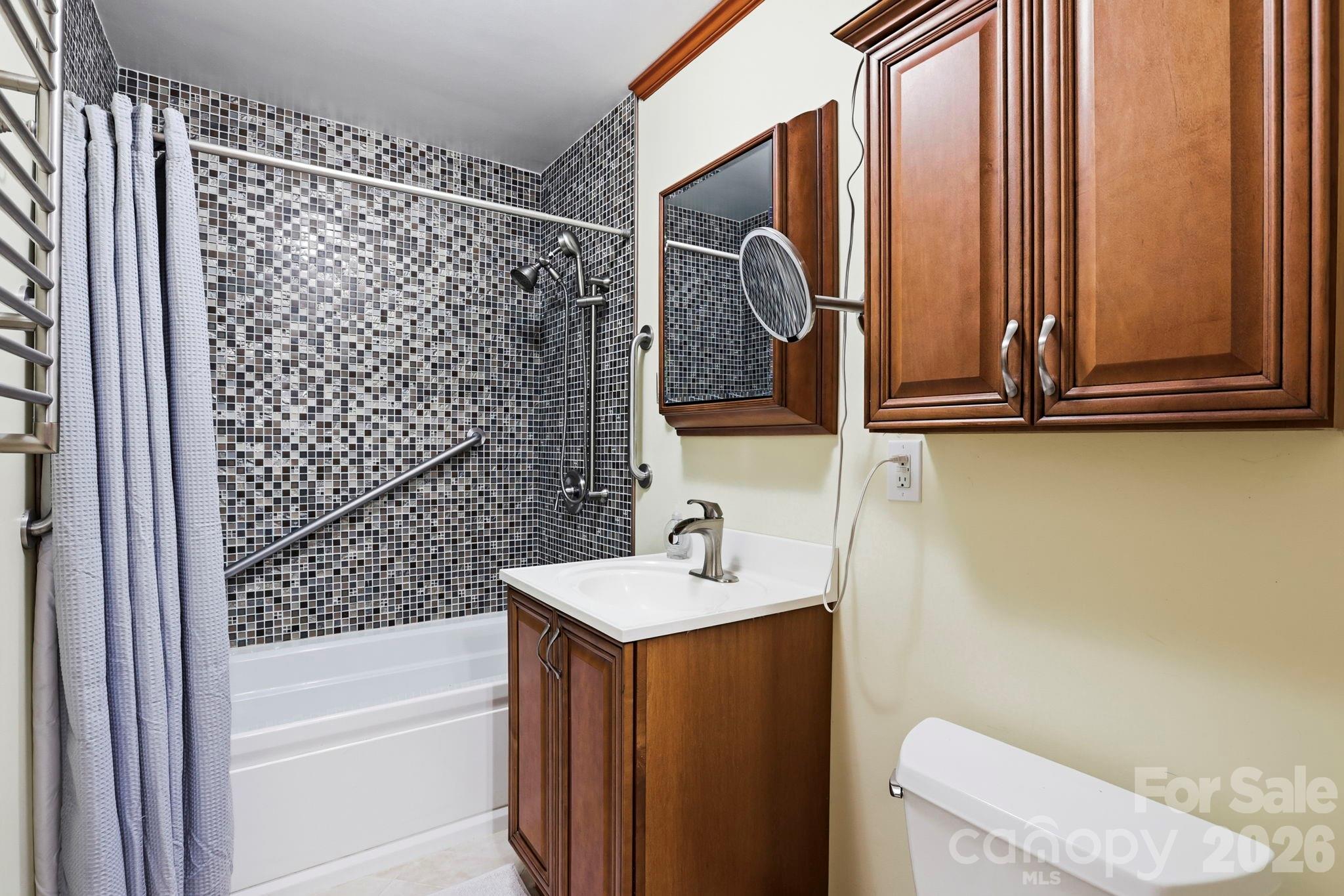 121 Wells Street — Hendersonville