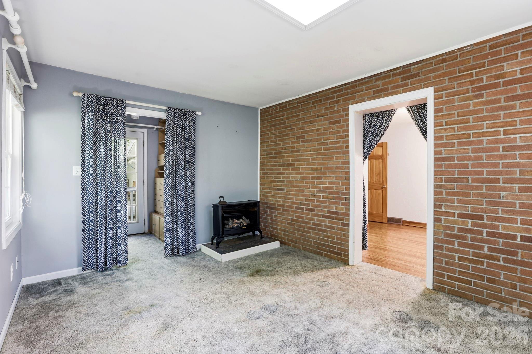 121 Wells Street — Hendersonville
