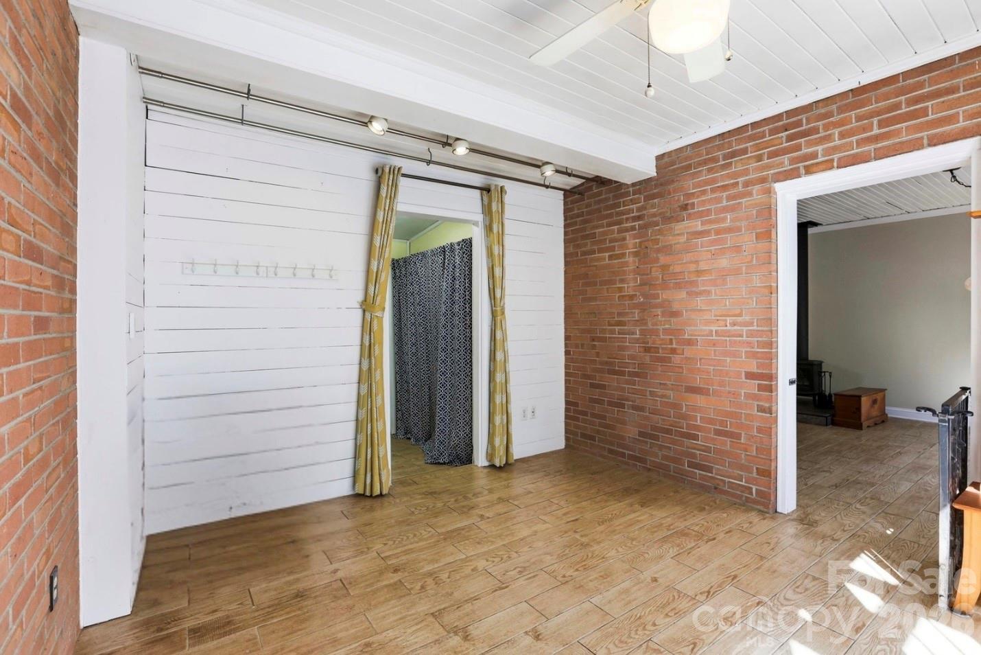 121 Wells Street — Hendersonville