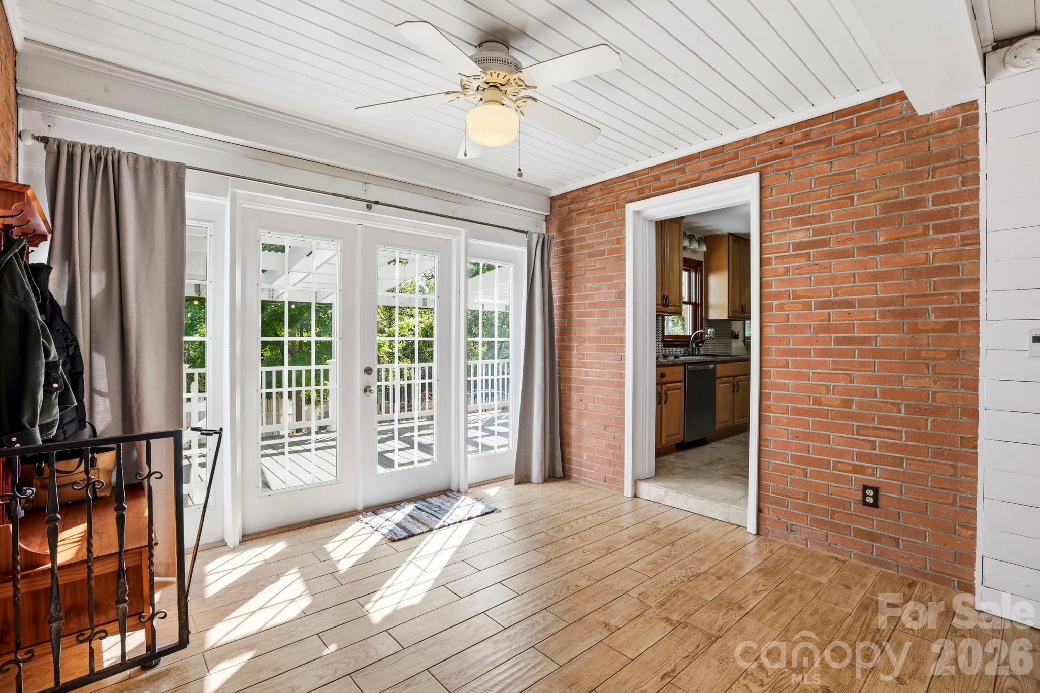 121 Wells Street — Hendersonville