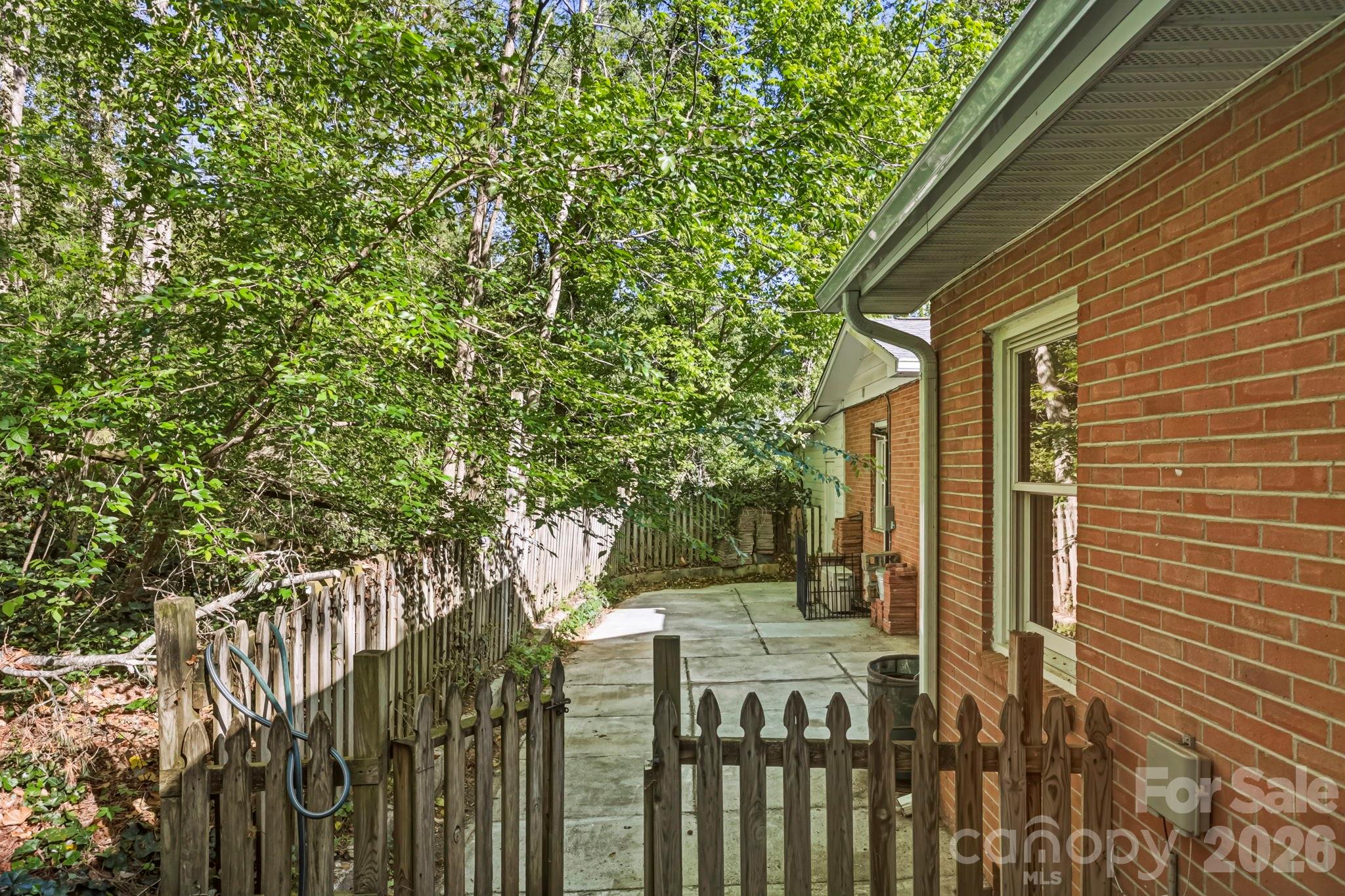 121 Wells Street — Hendersonville