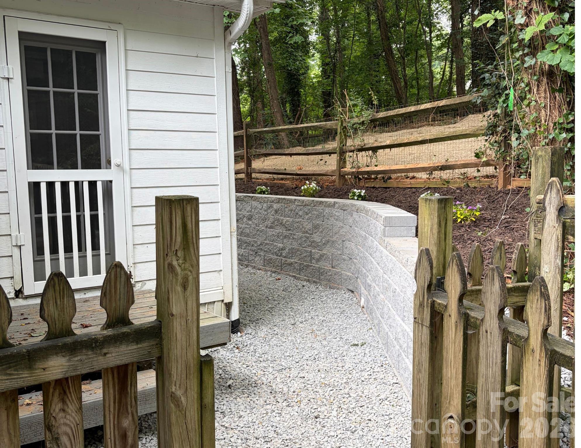 121 Wells Street — Hendersonville