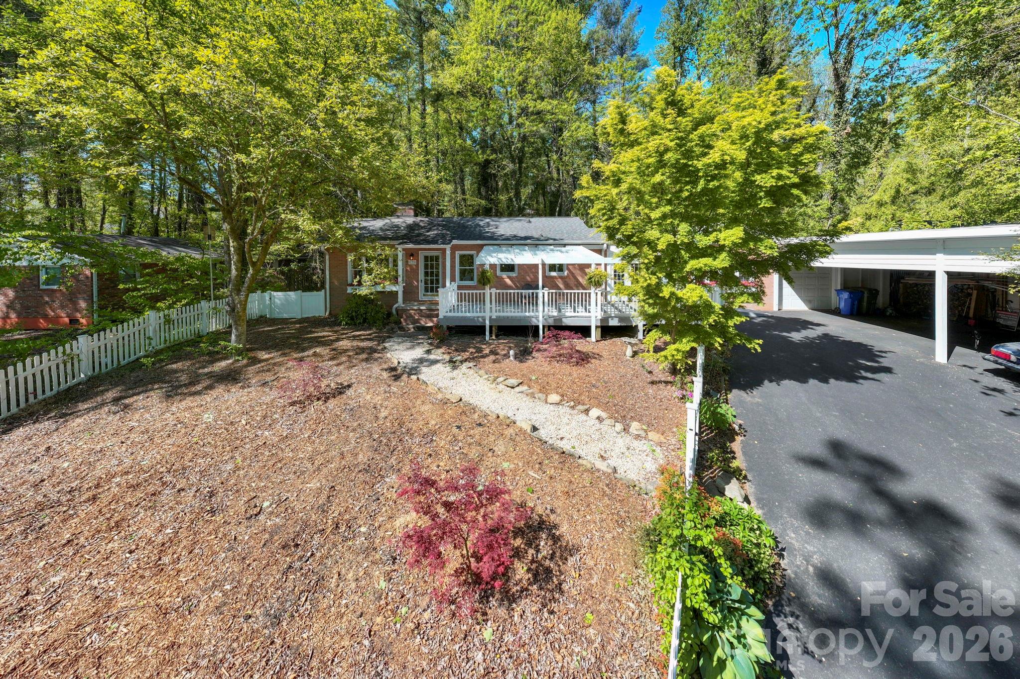 121 Wells Street — Hendersonville