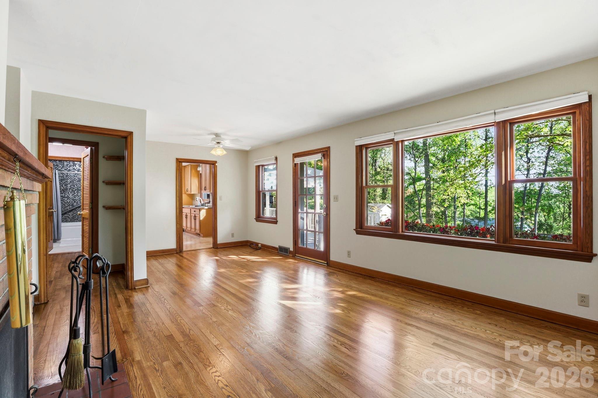 121 Wells Street — Hendersonville