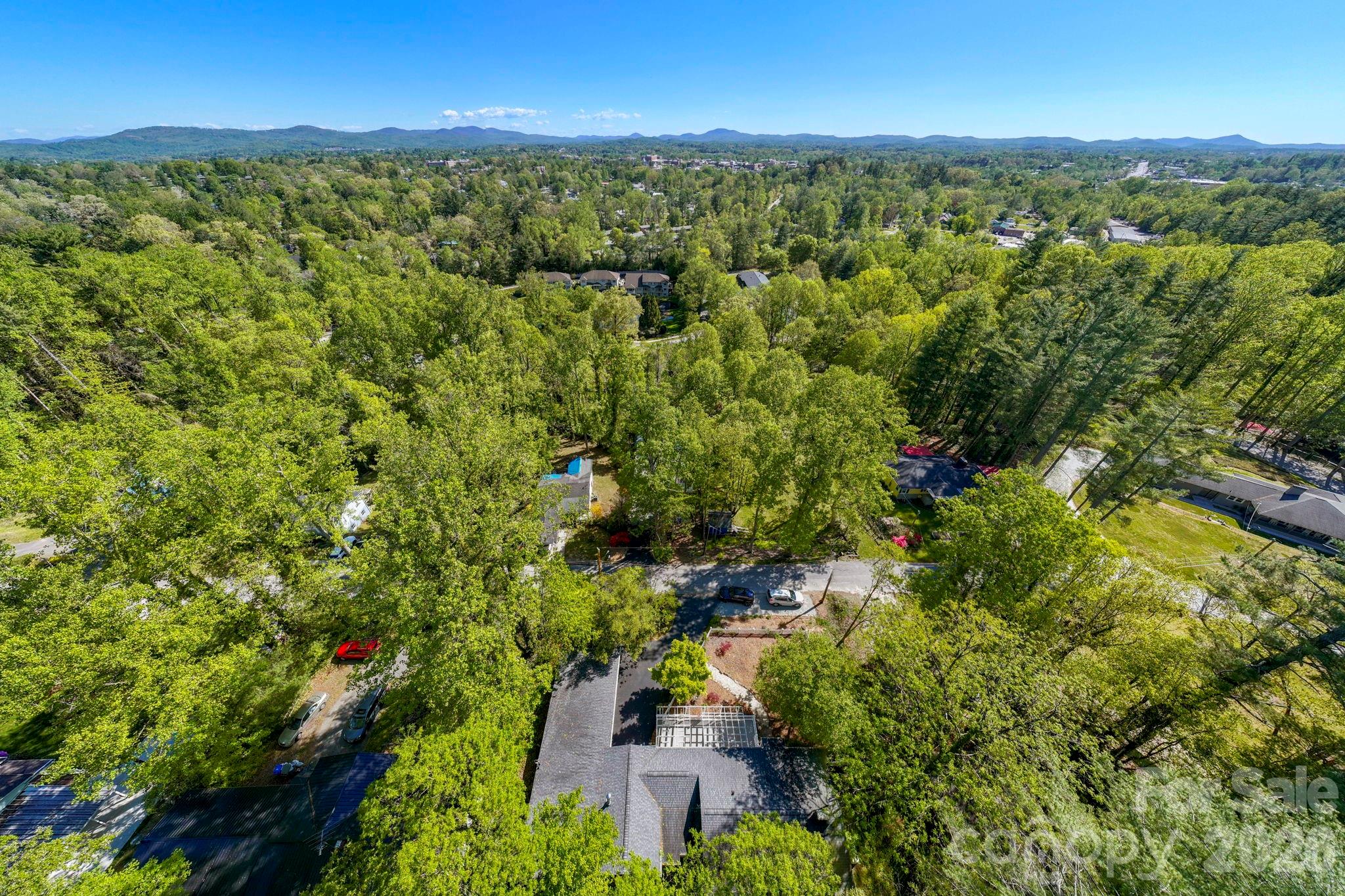 121 Wells Street — Hendersonville