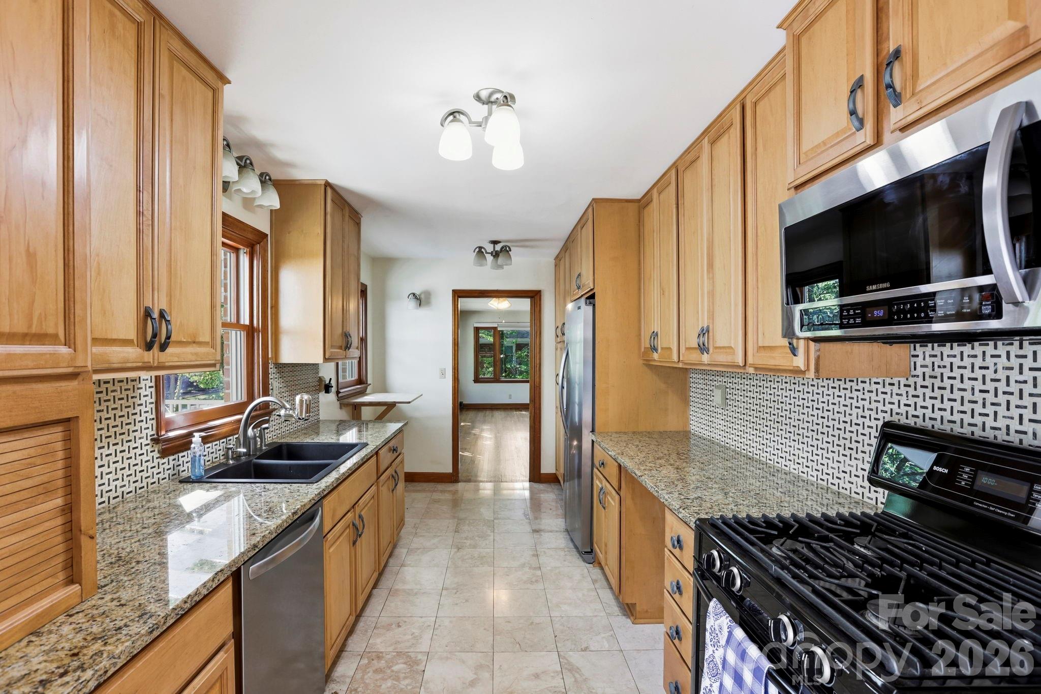 121 Wells Street — Hendersonville