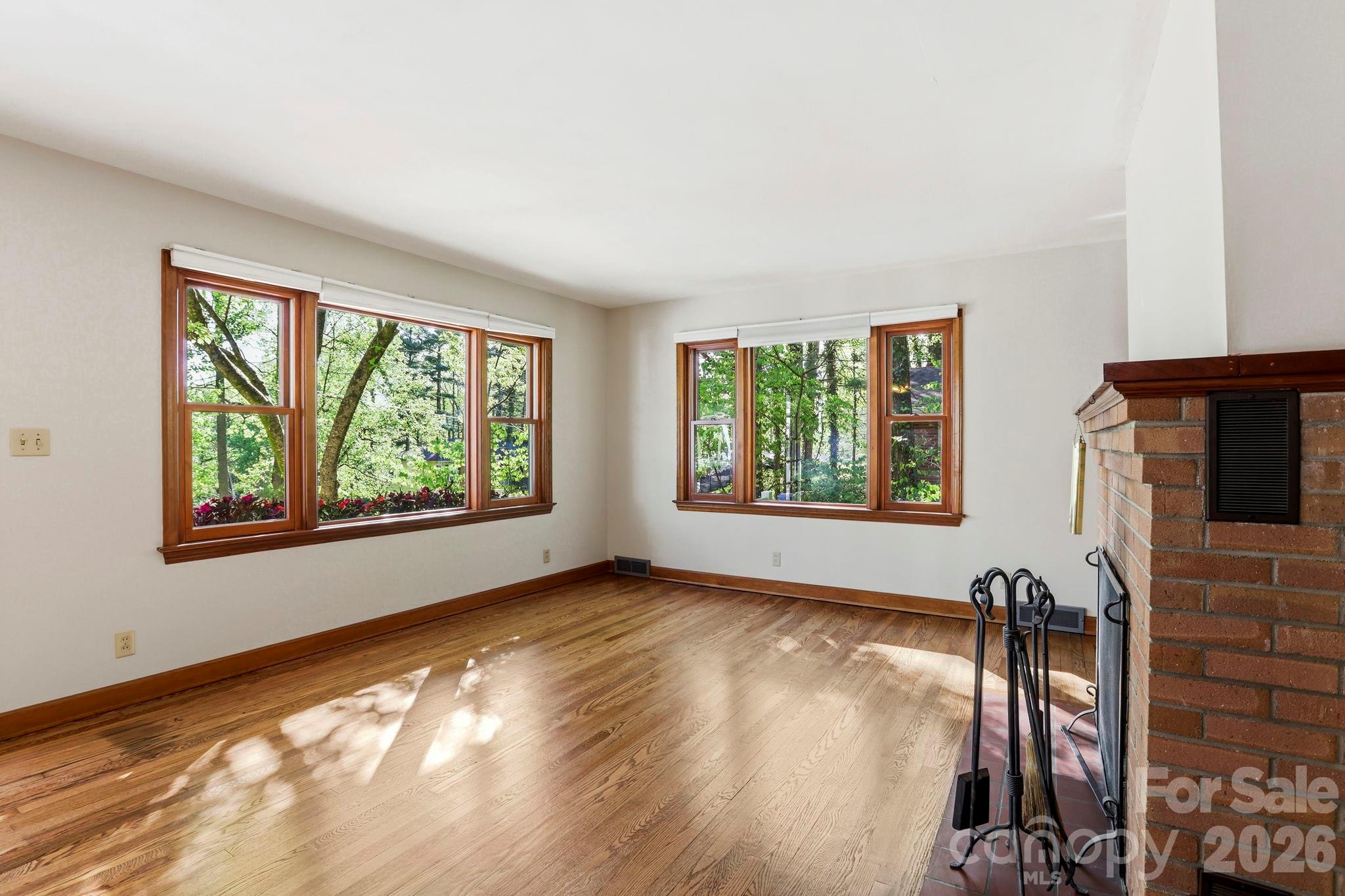 121 Wells Street — Hendersonville