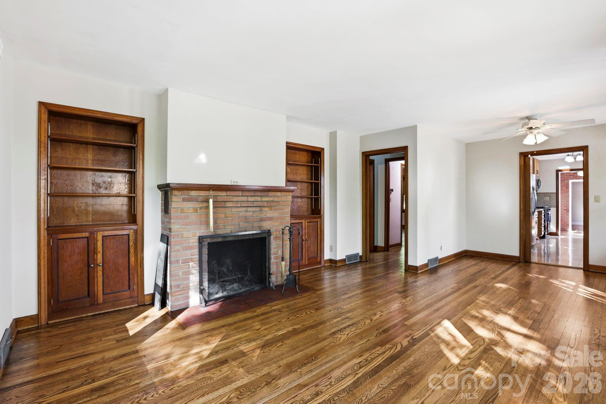 121 Wells Street — Hendersonville