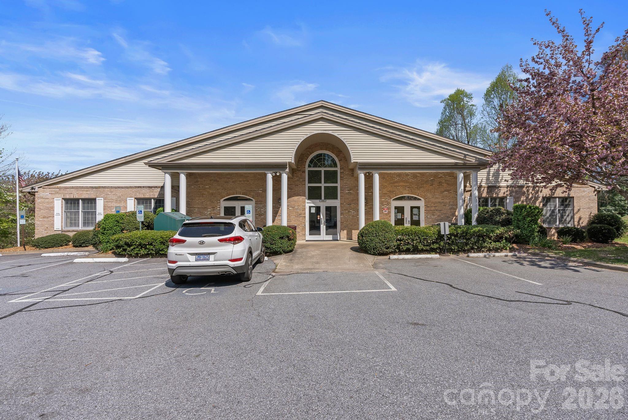 79 Mill Pond Way — Hendersonville
