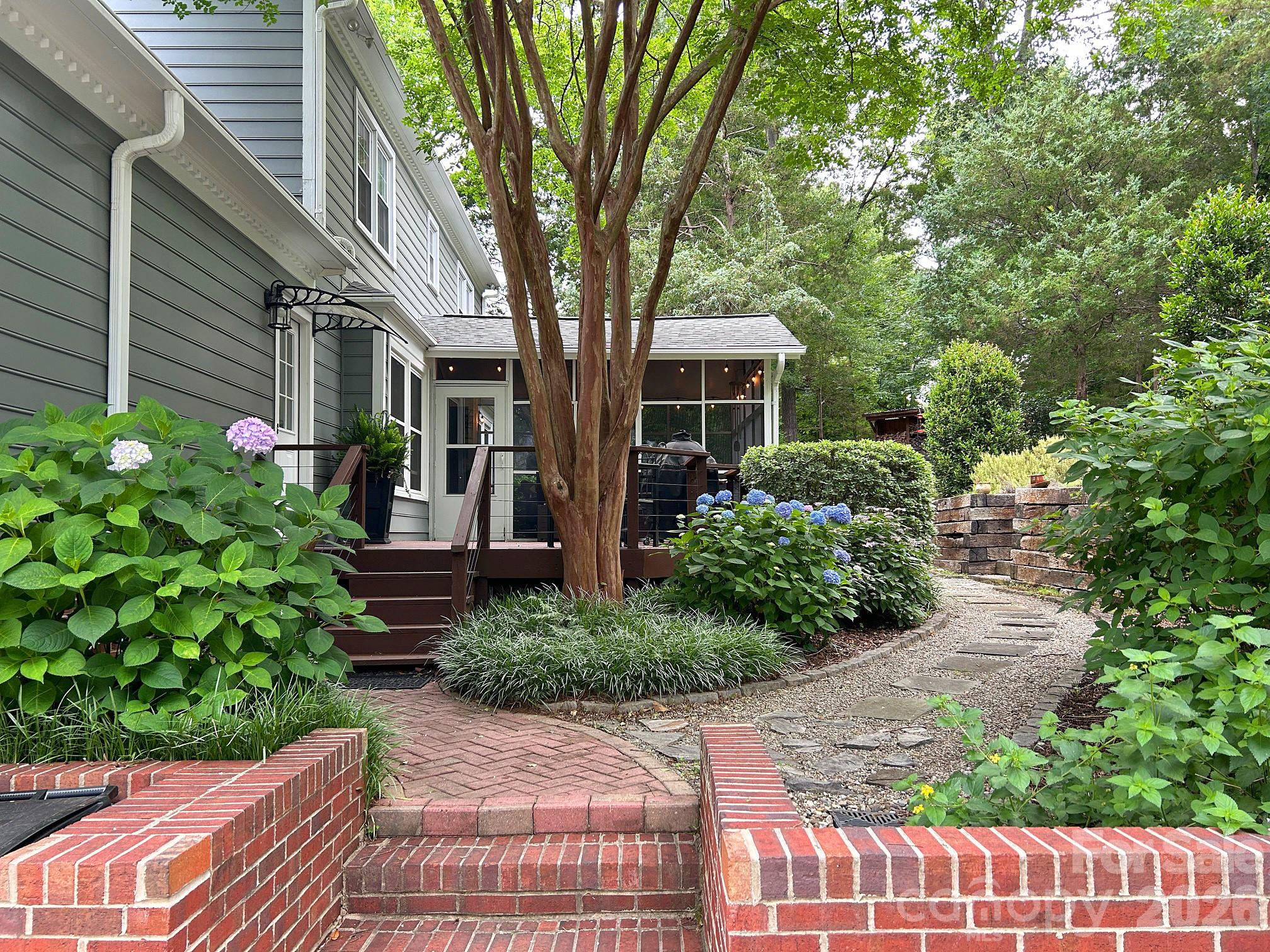 421 Sardis Lane — Charlotte