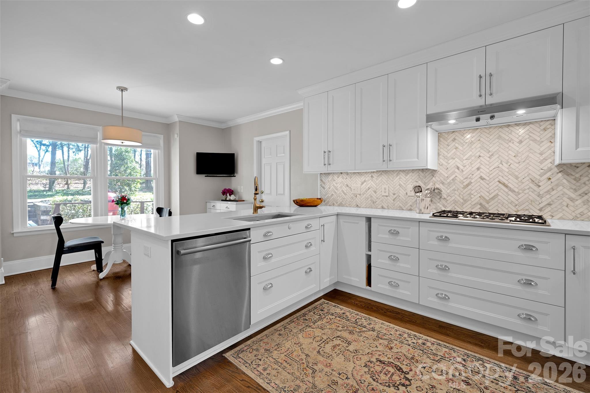 421 Sardis Lane — Charlotte