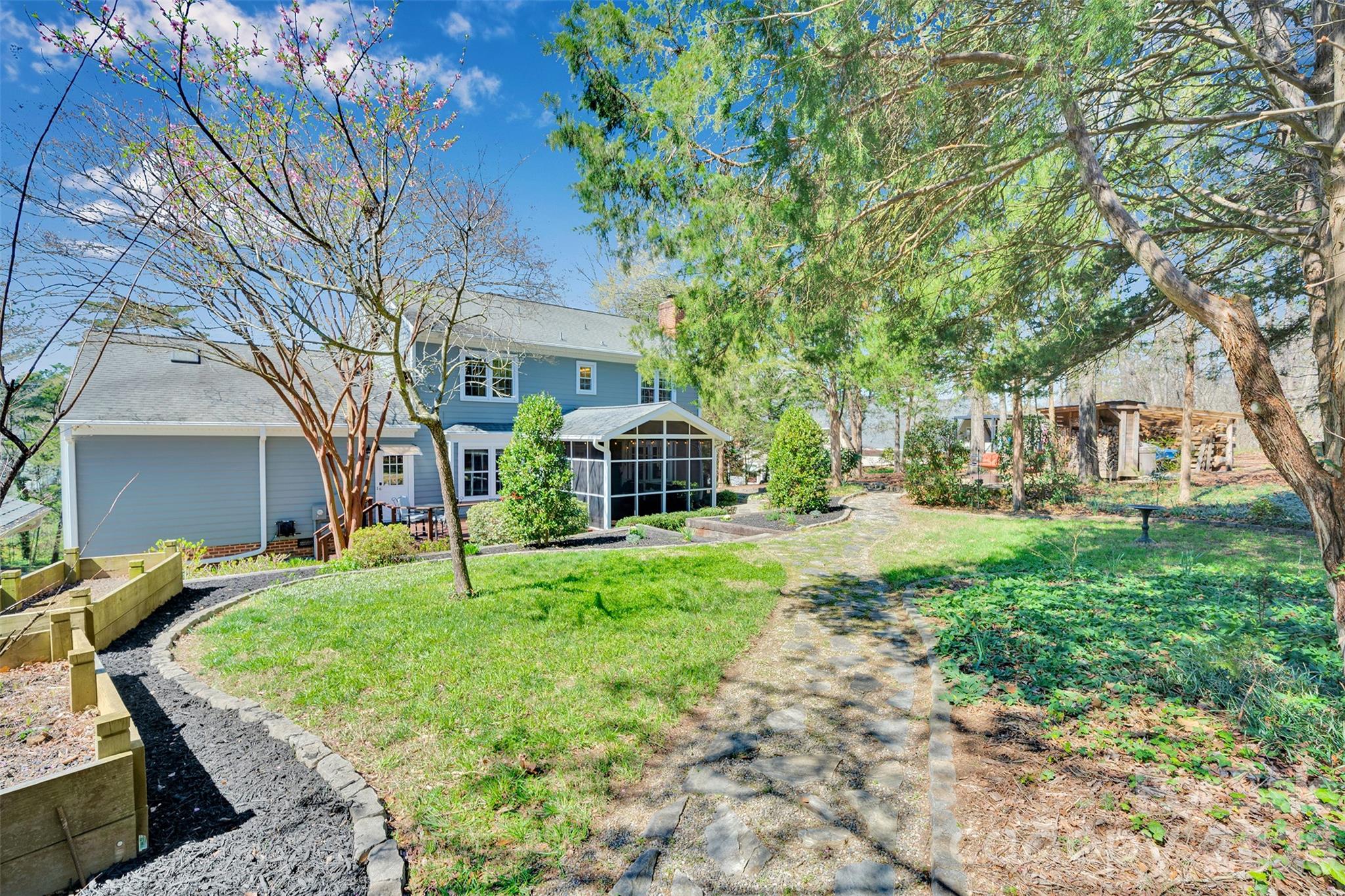 421 Sardis Lane — Charlotte