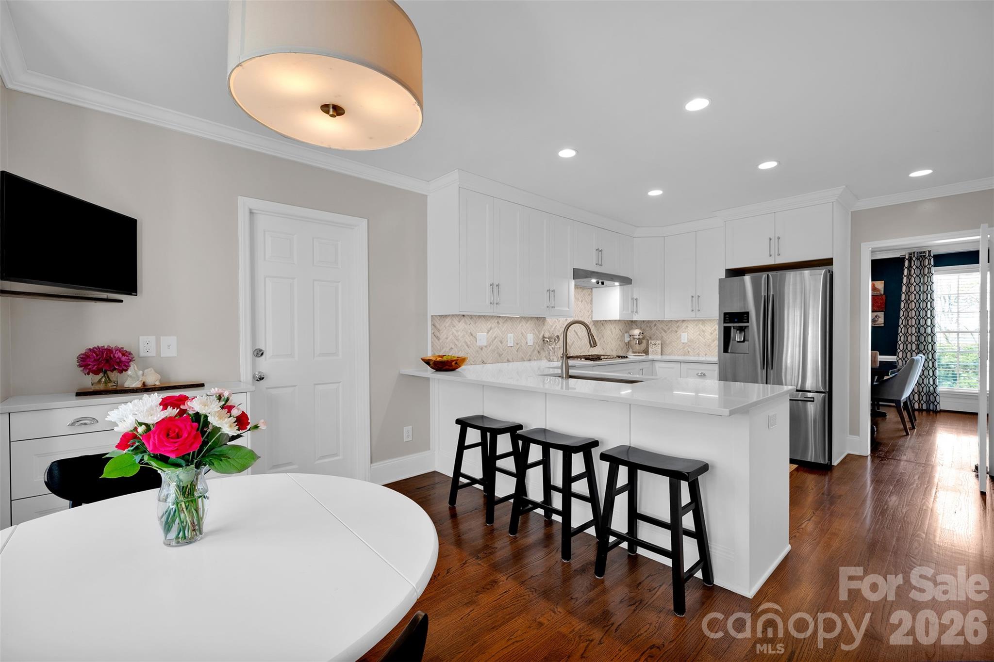421 Sardis Lane — Charlotte