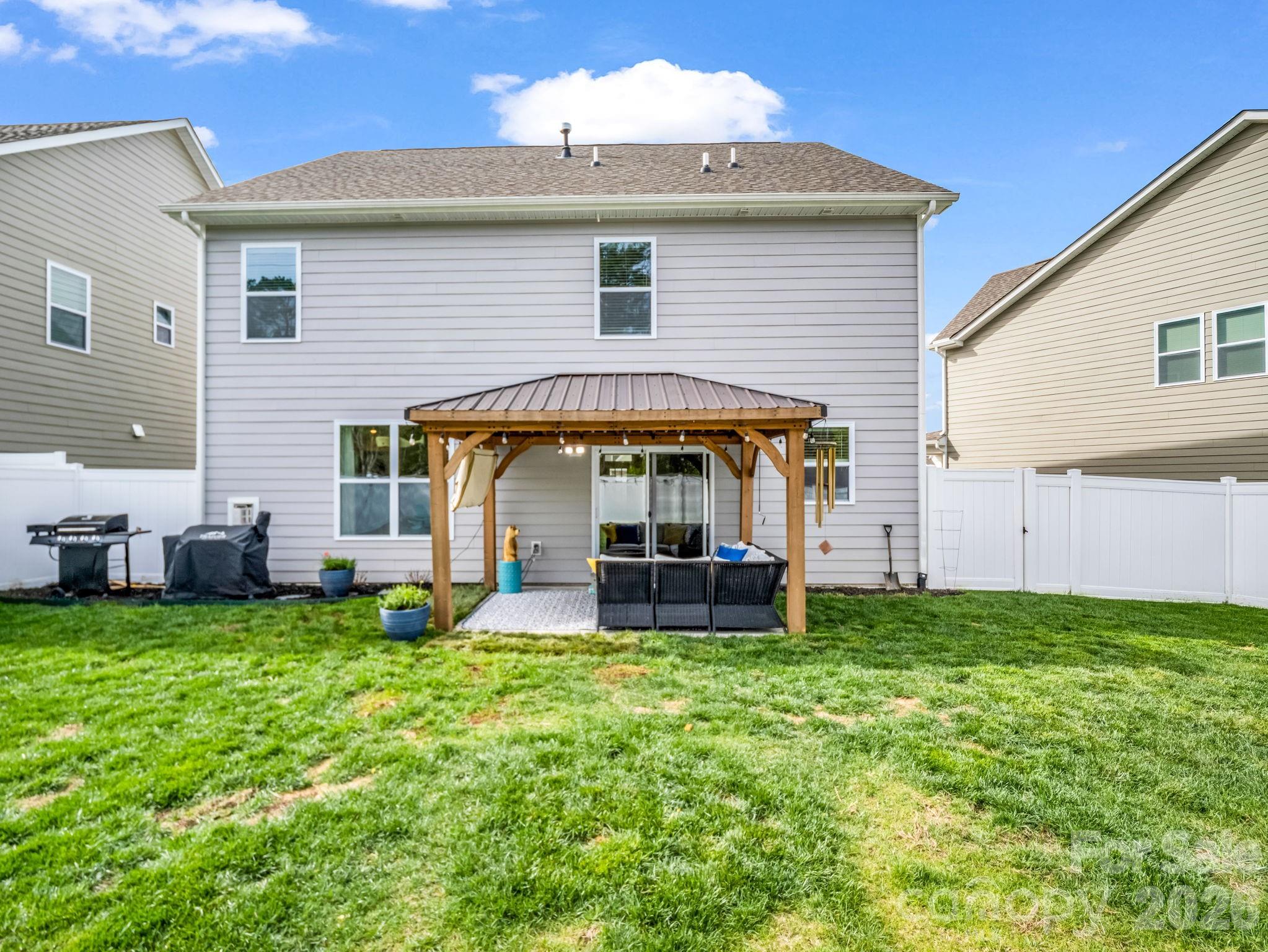 383 Fox Cove Road — Hendersonville