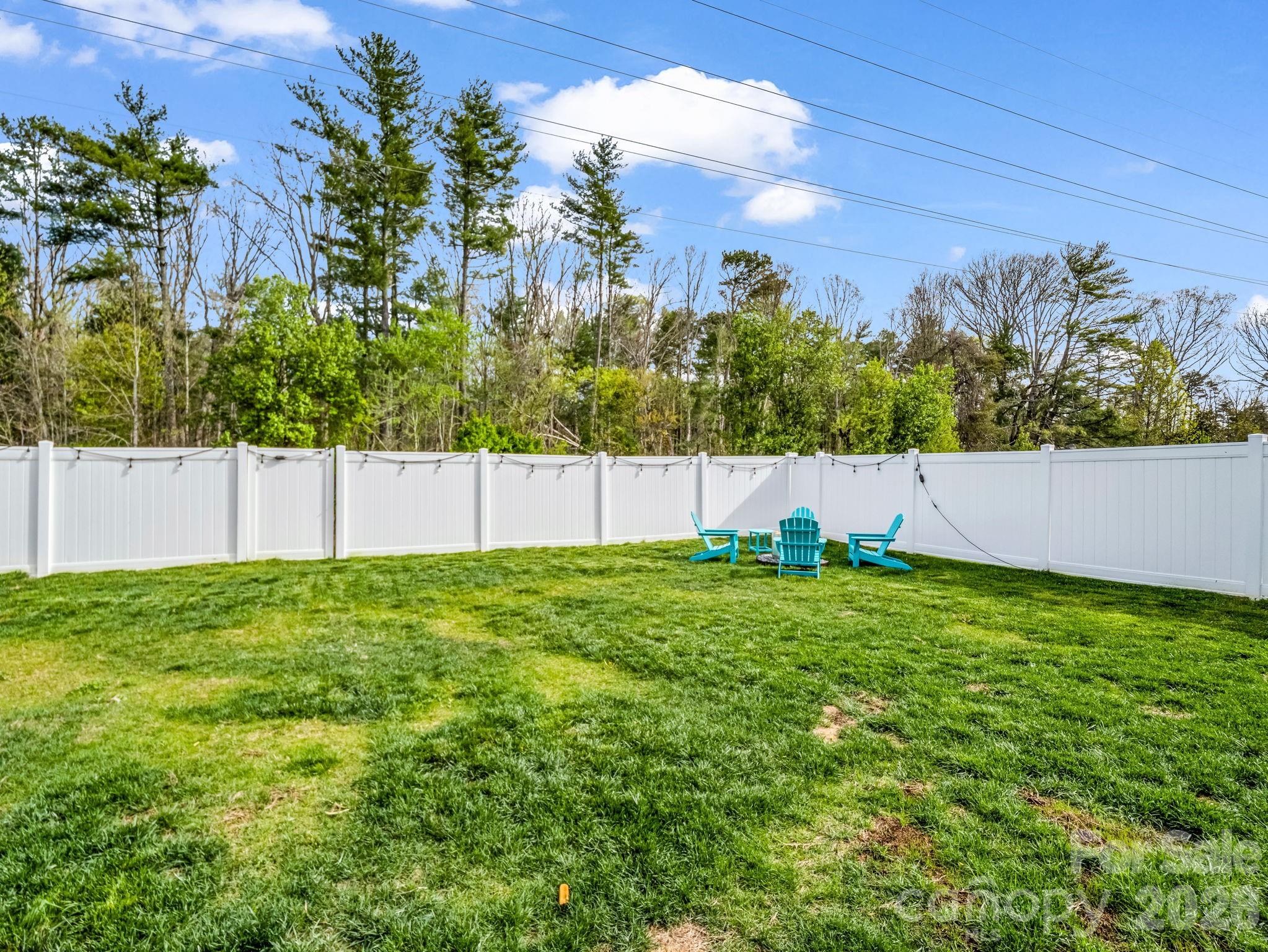 383 Fox Cove Road — Hendersonville
