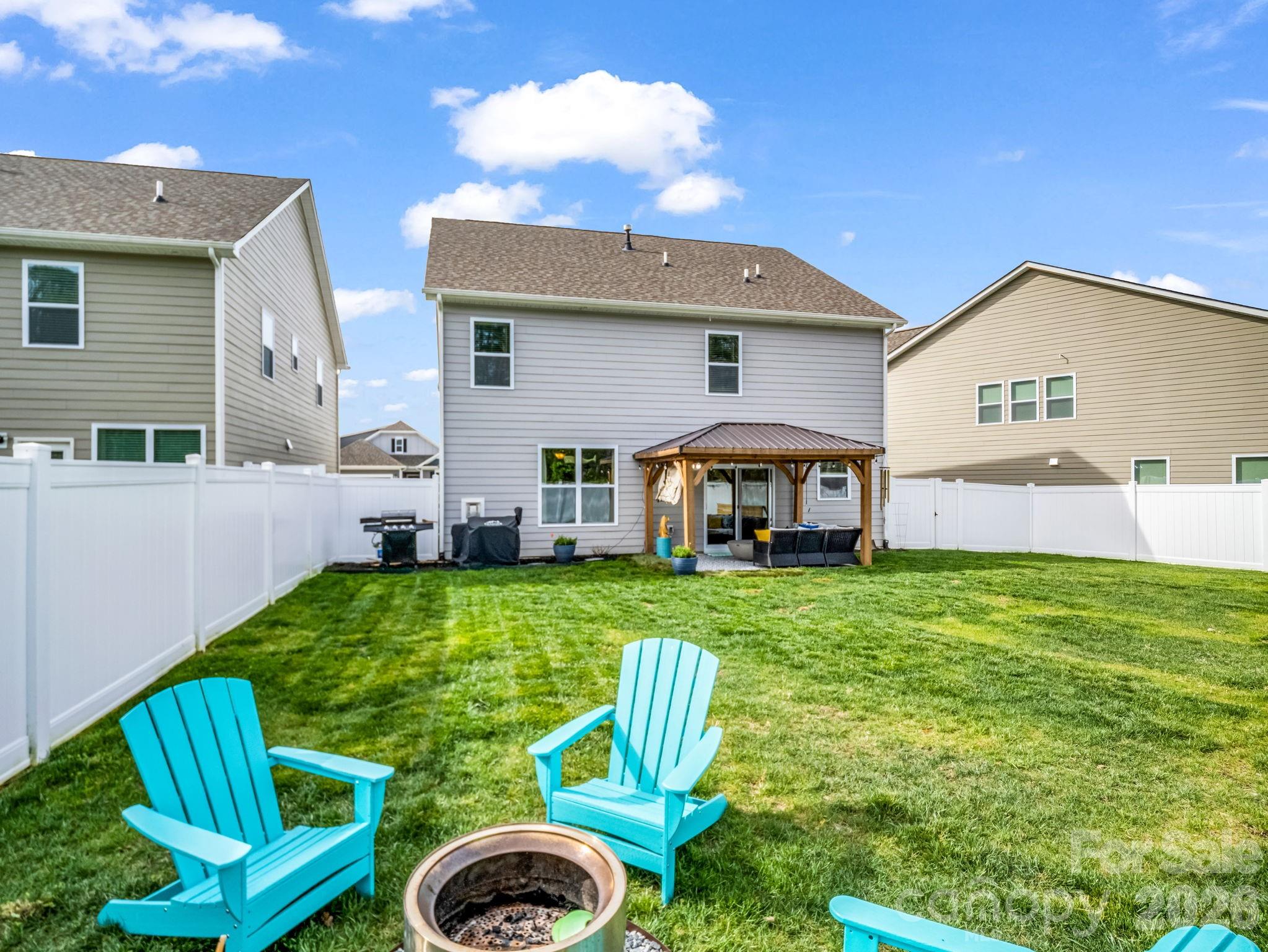 383 Fox Cove Road — Hendersonville