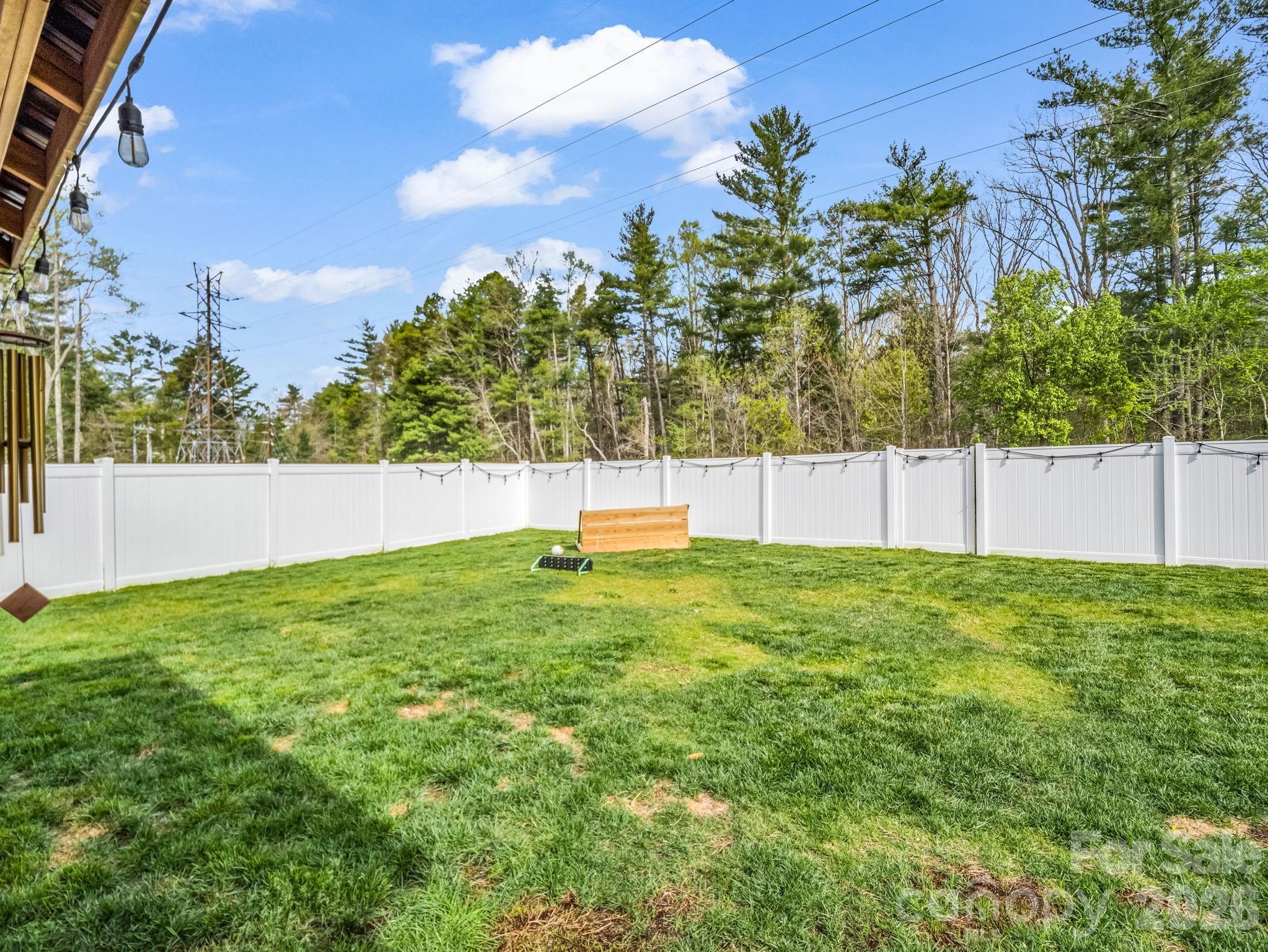 383 Fox Cove Road — Hendersonville