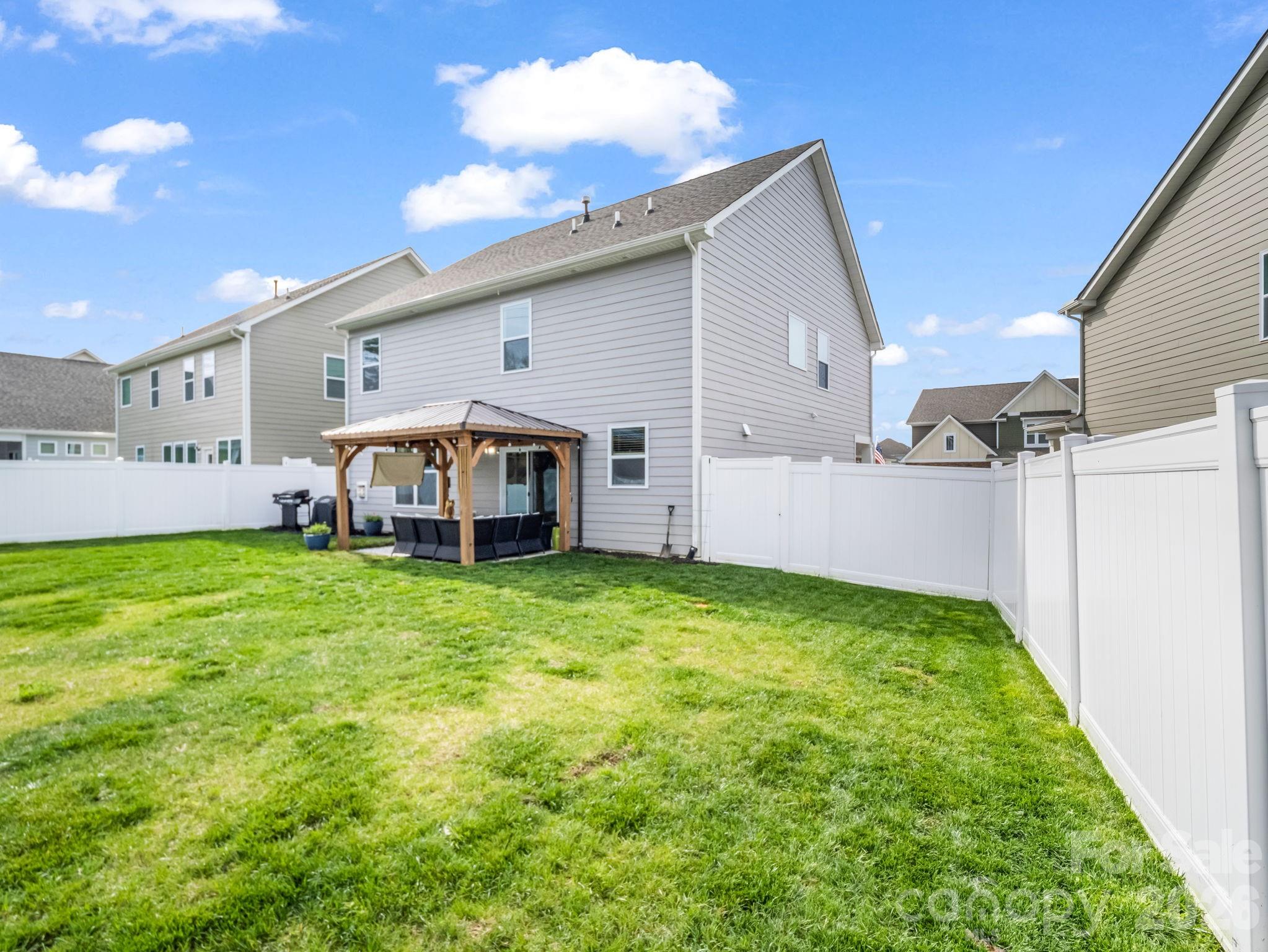 383 Fox Cove Road — Hendersonville