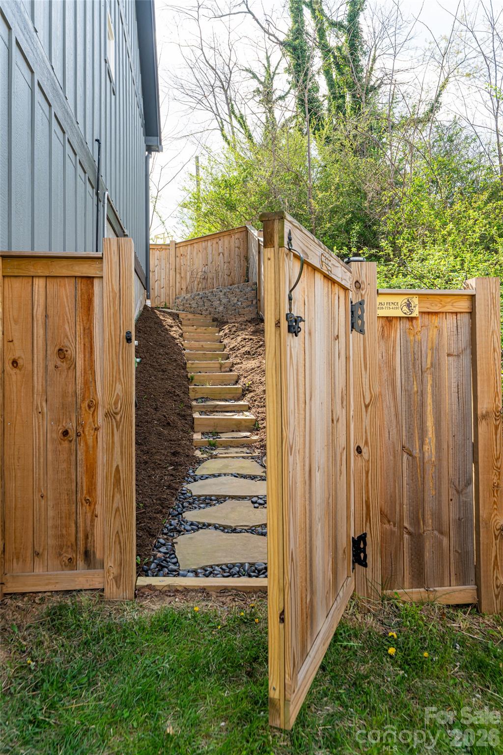 35 Alice Clement Lane — Asheville