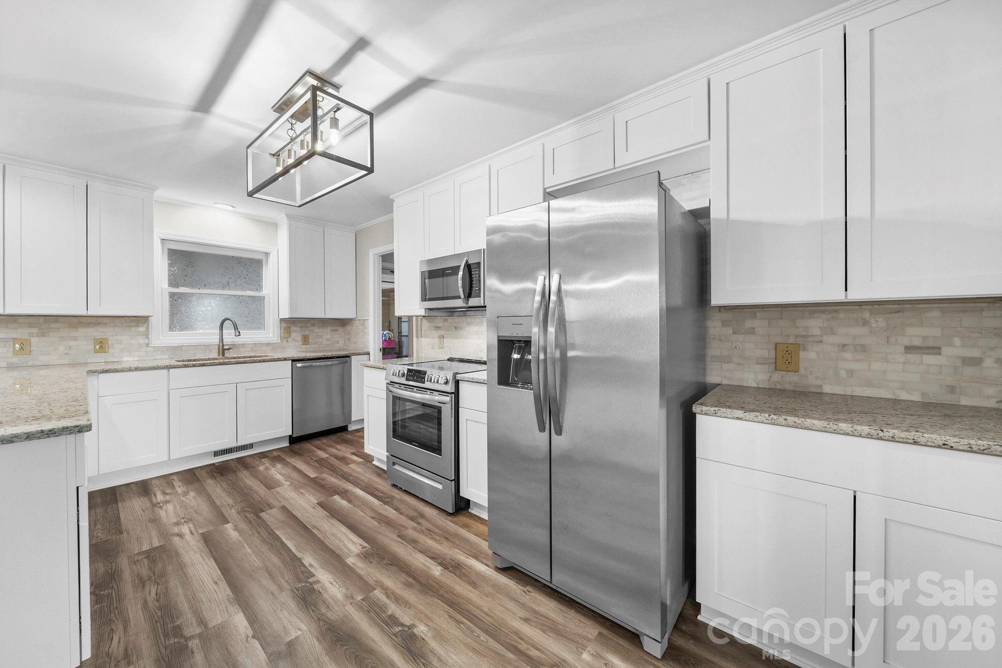 164 New York Avenue — Peachland
