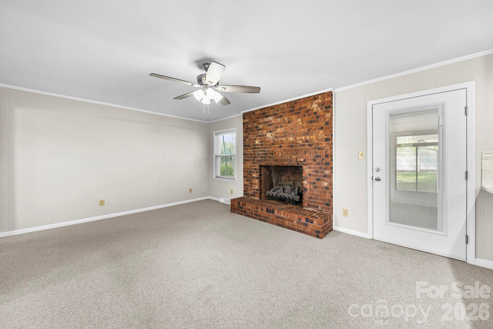 164 New York Avenue — Peachland