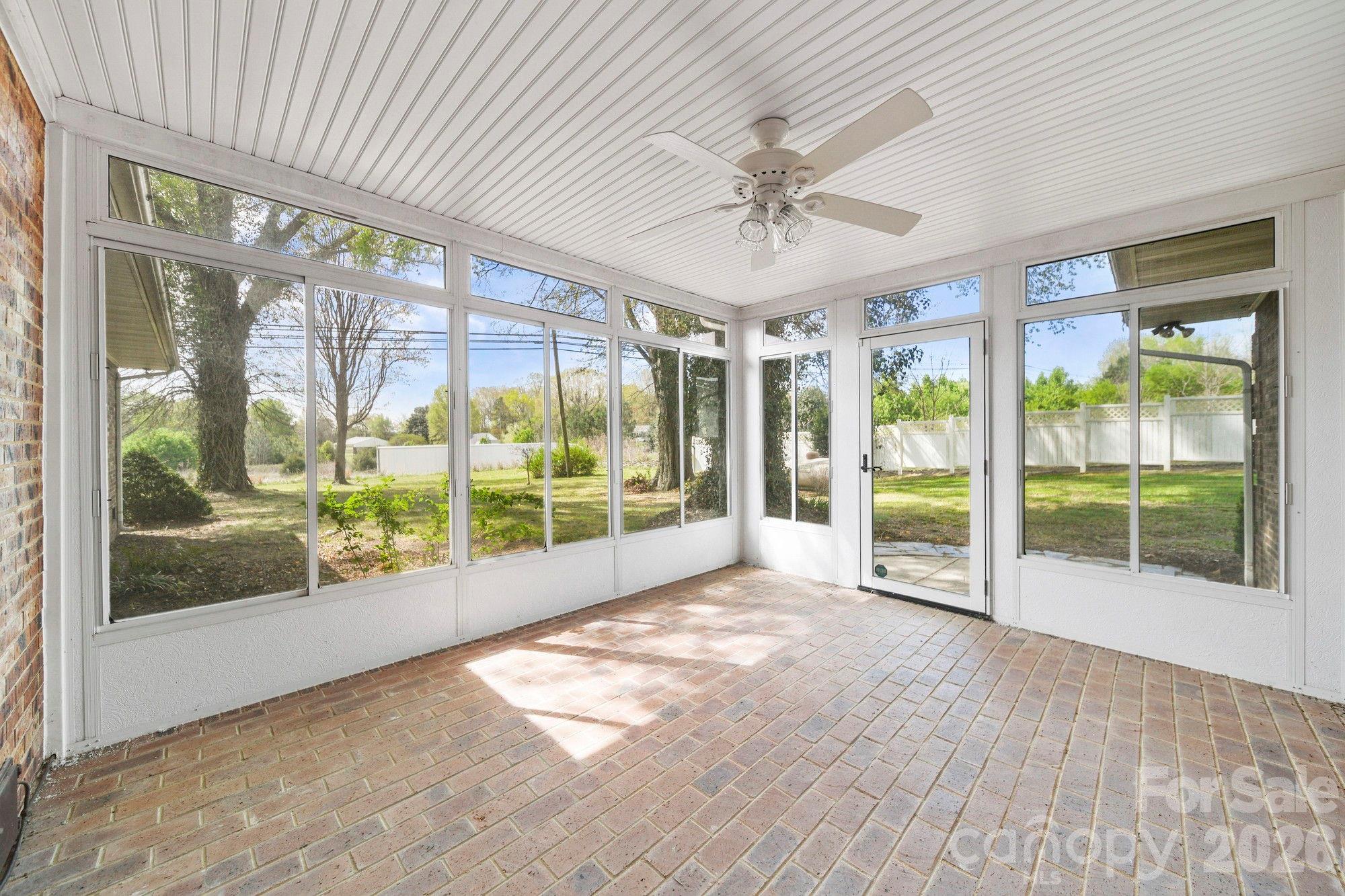 164 New York Avenue — Peachland