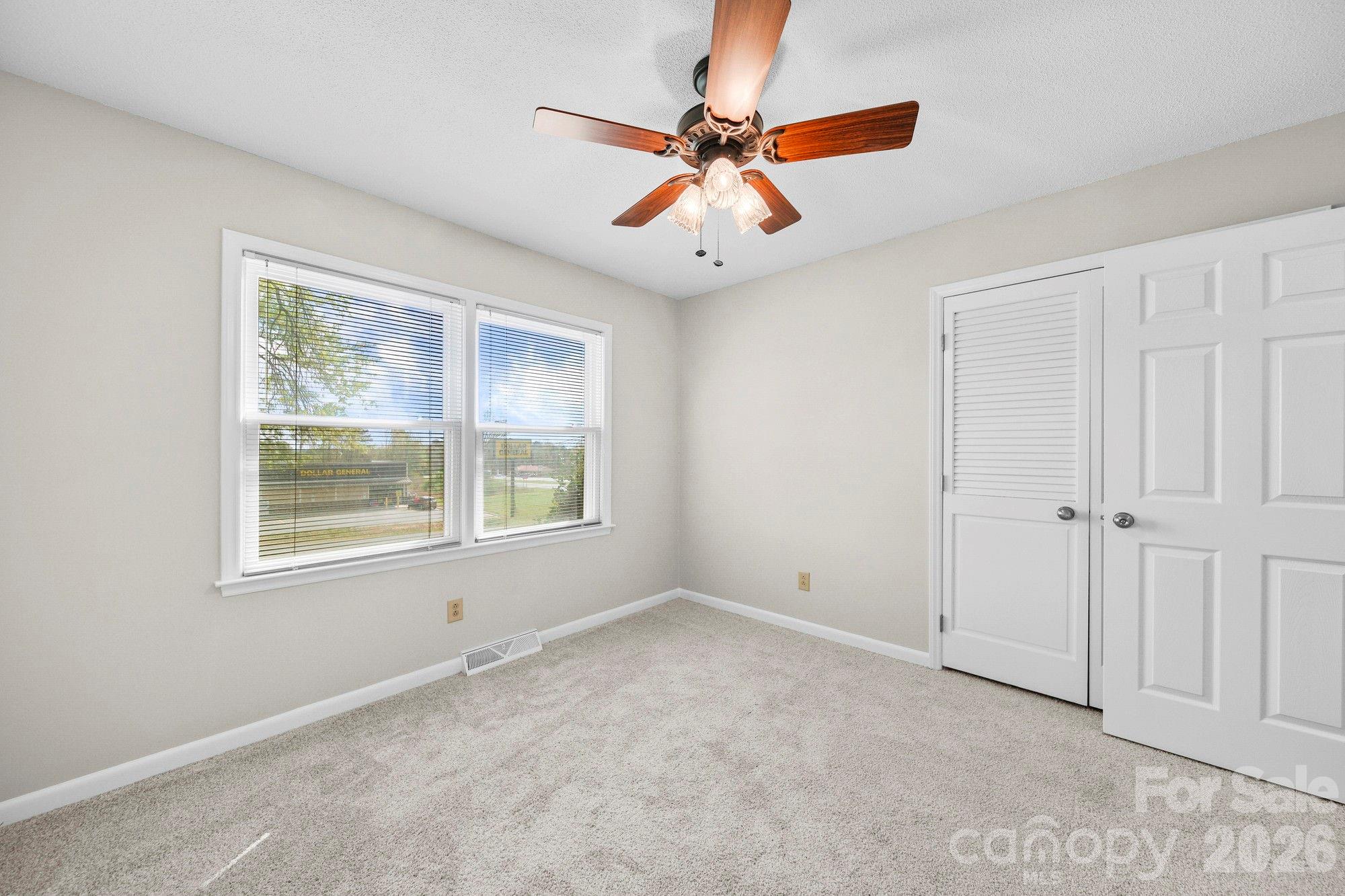 164 New York Avenue — Peachland