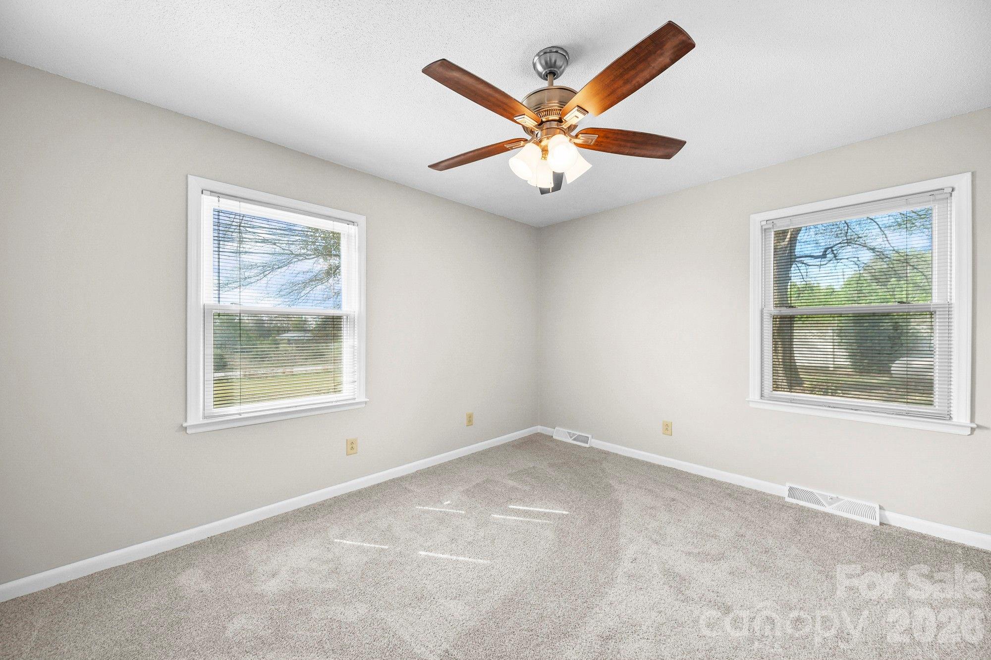 164 New York Avenue — Peachland