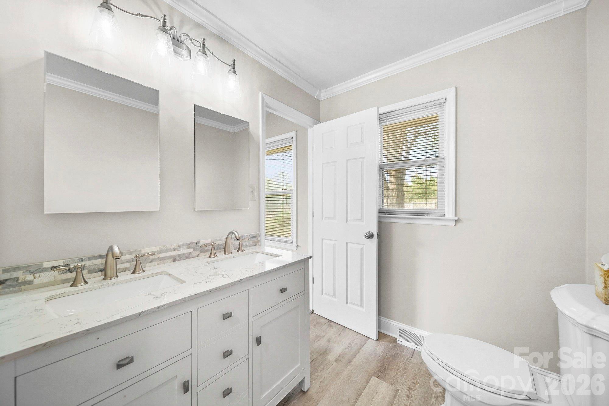 164 New York Avenue — Peachland