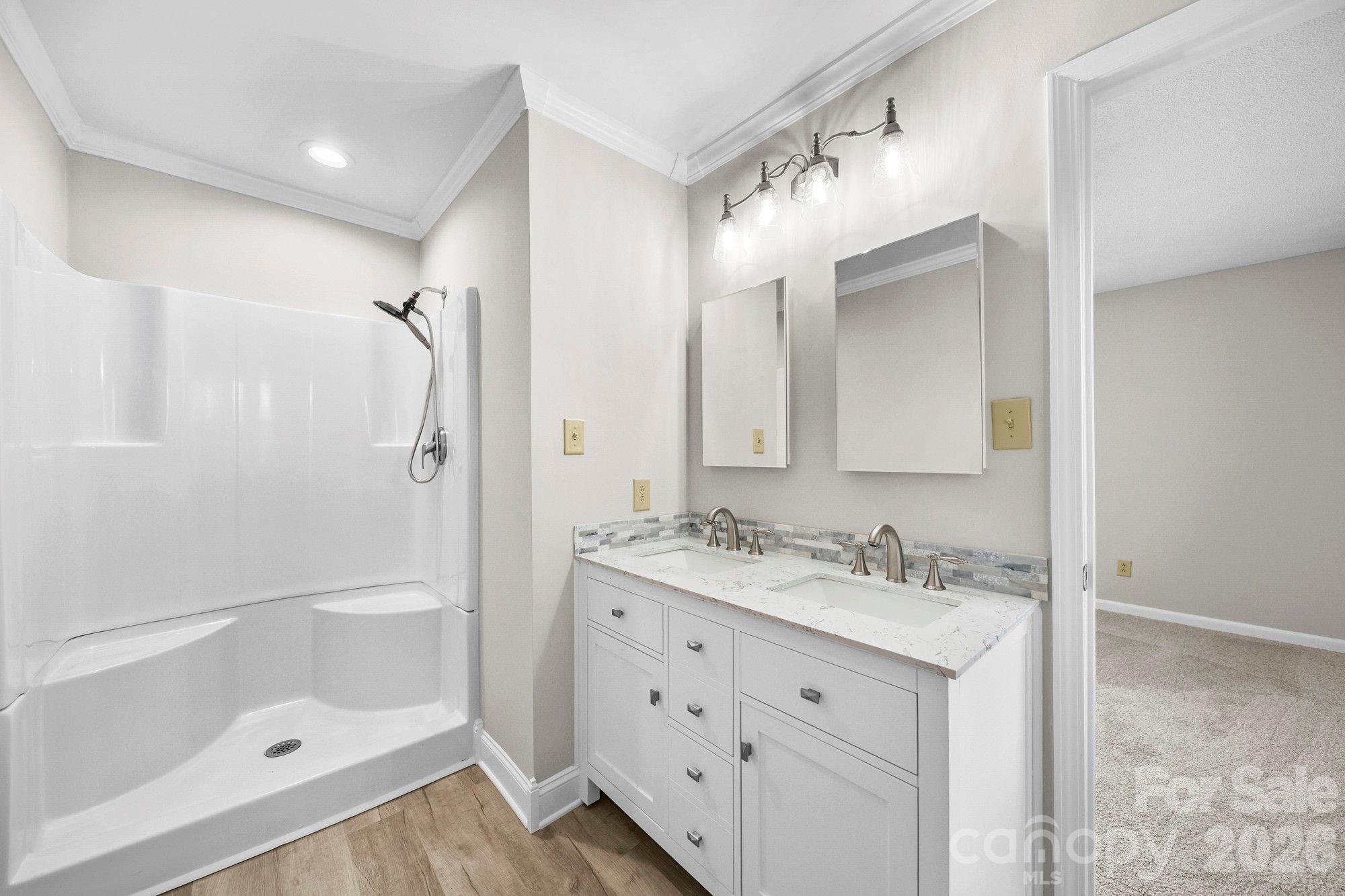 164 New York Avenue — Peachland