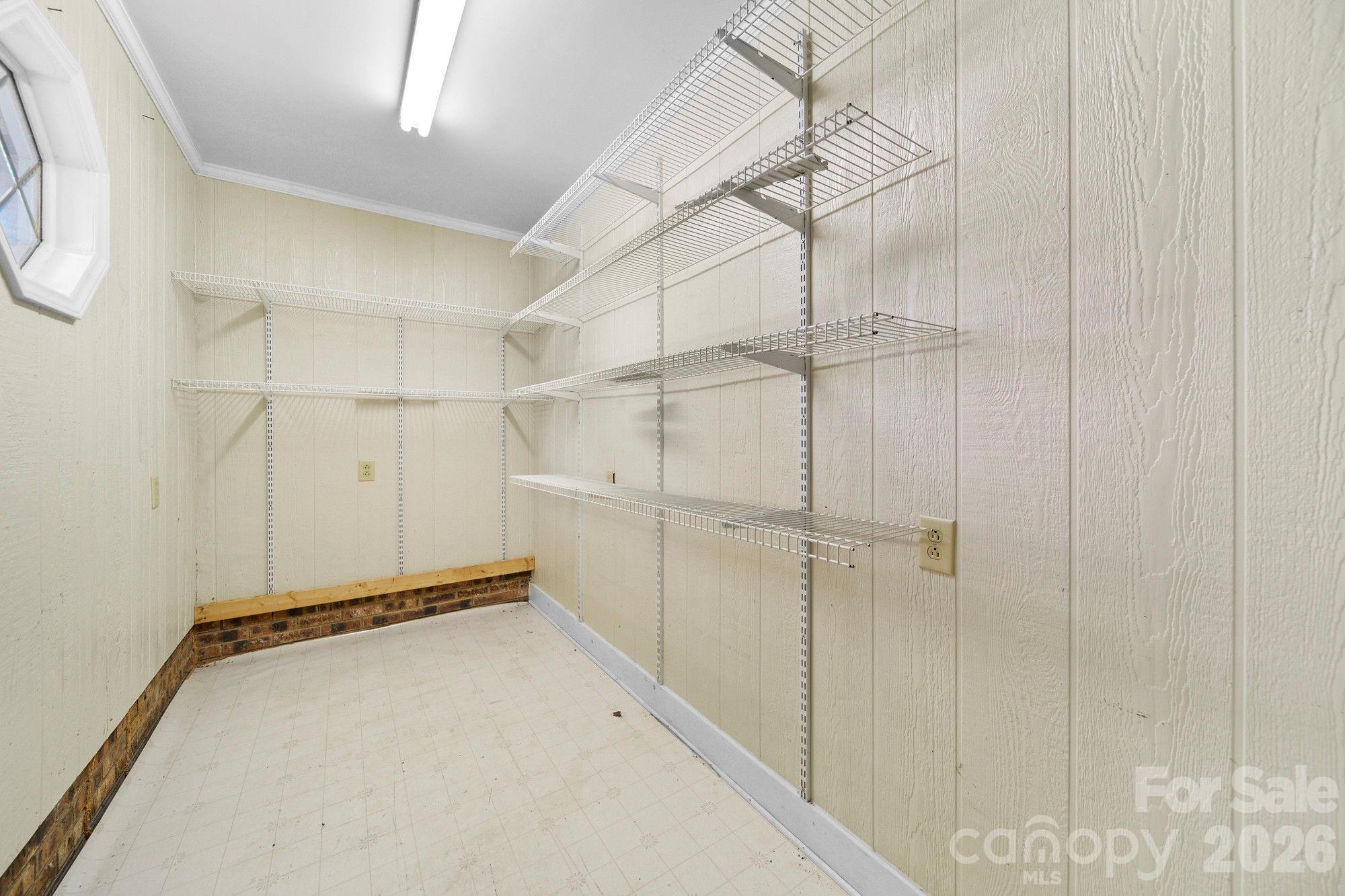 164 New York Avenue — Peachland