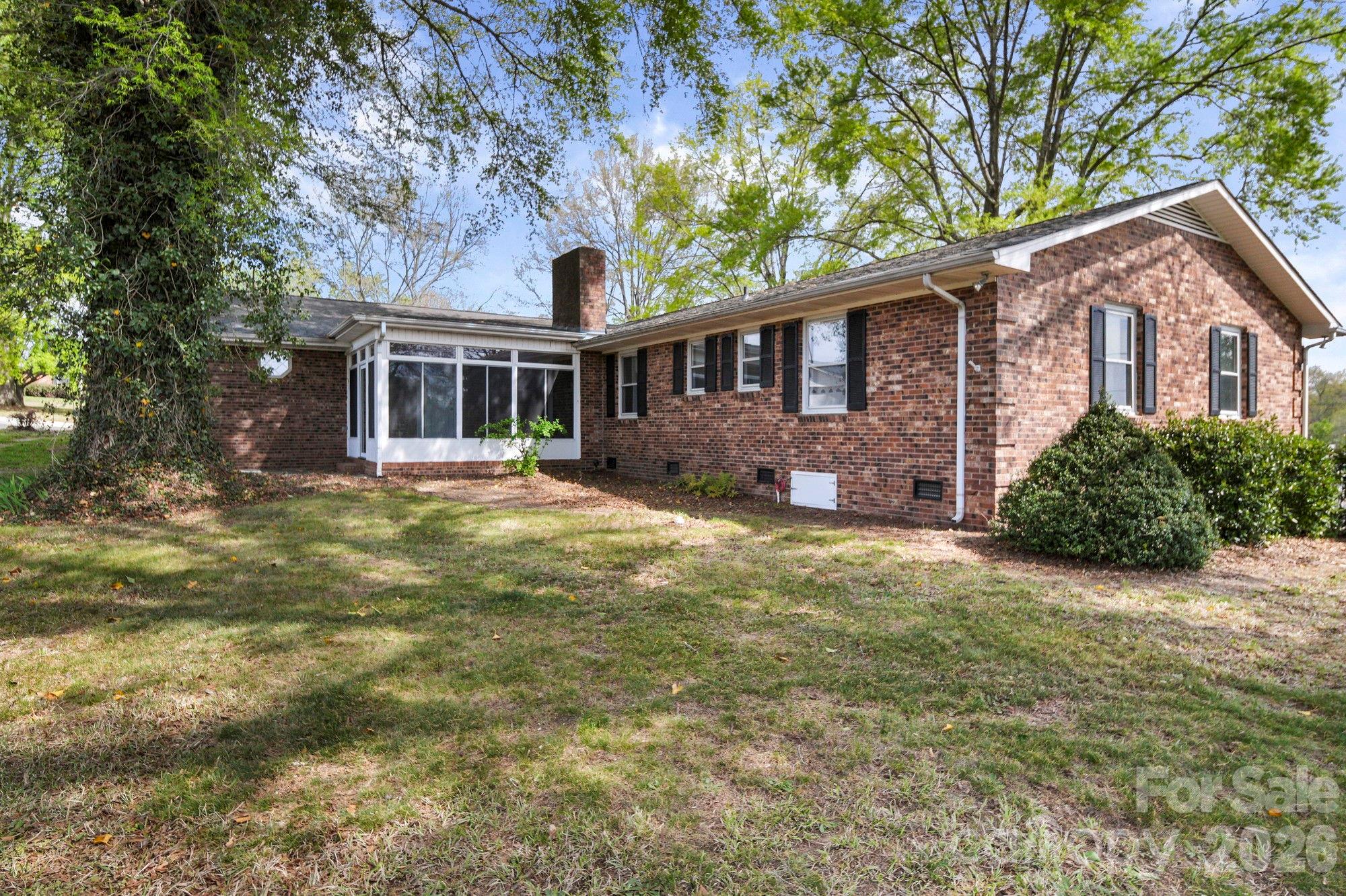 164 New York Avenue — Peachland