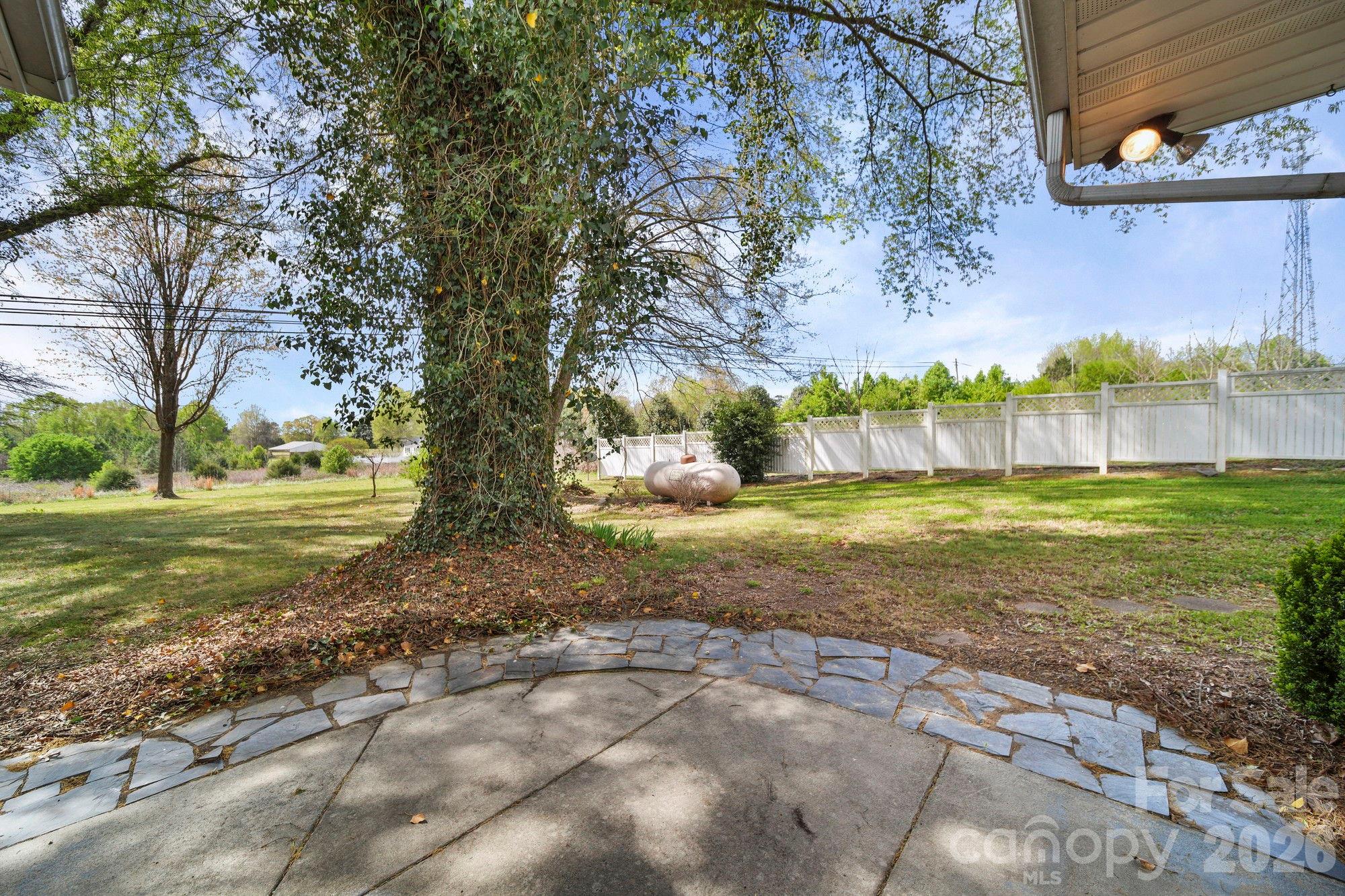 164 New York Avenue — Peachland
