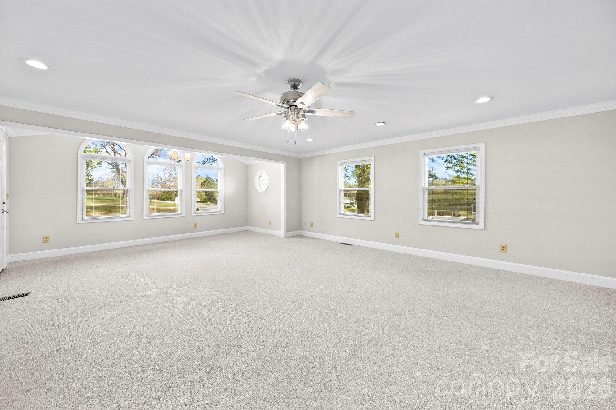 164 New York Avenue — Peachland