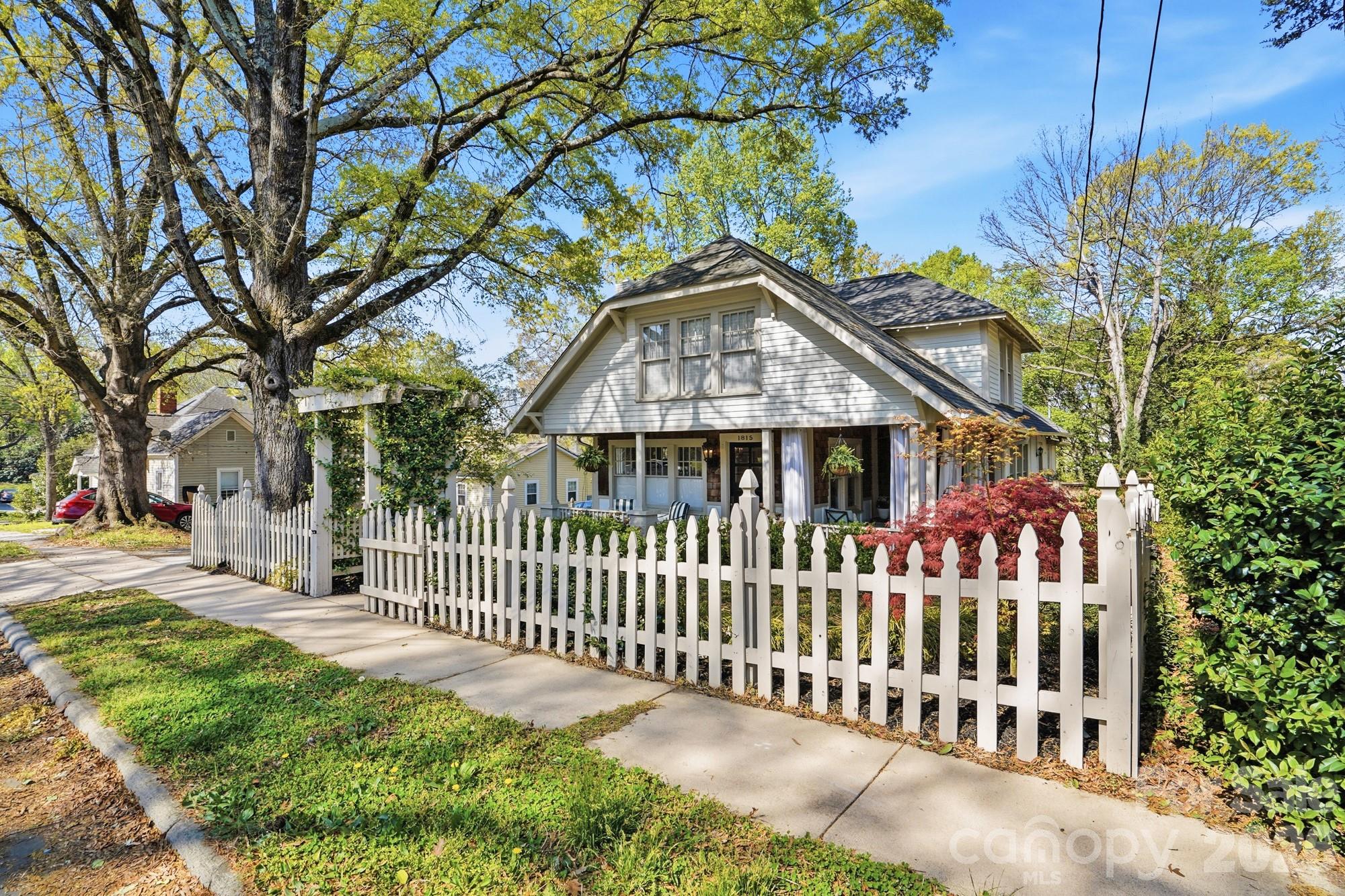 1815 Seigle Avenue — Charlotte