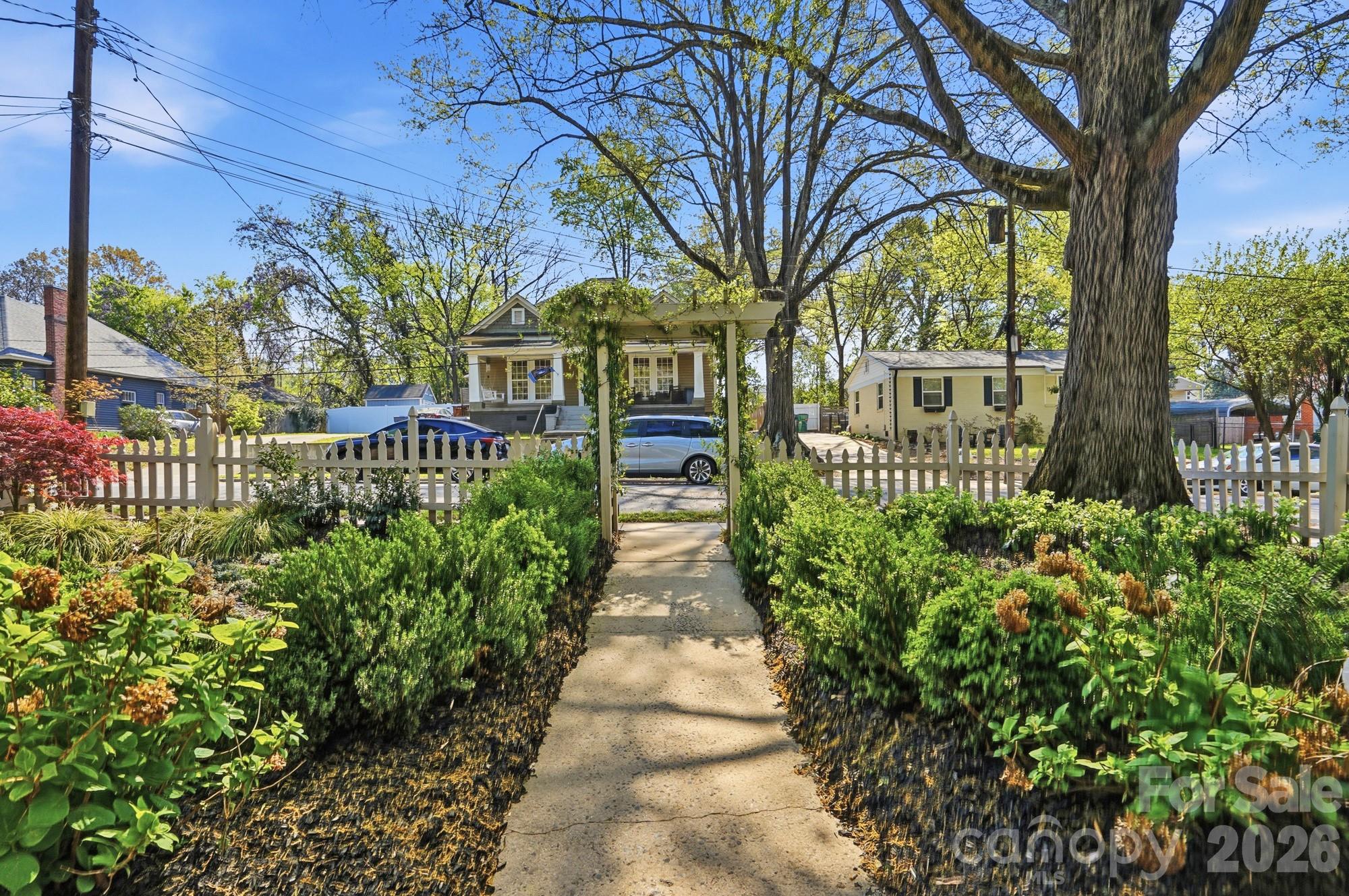 1815 Seigle Avenue — Charlotte
