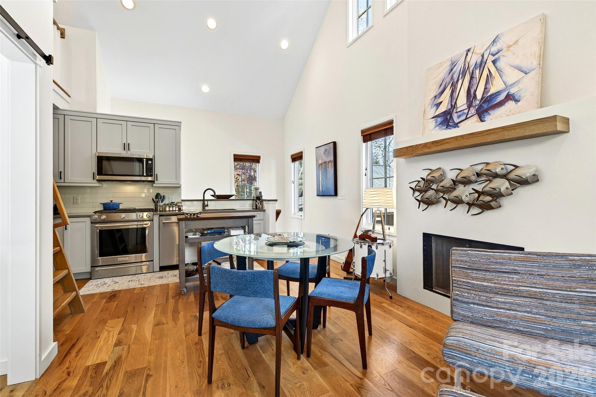 9 Fay Jones Lane — Black Mountain