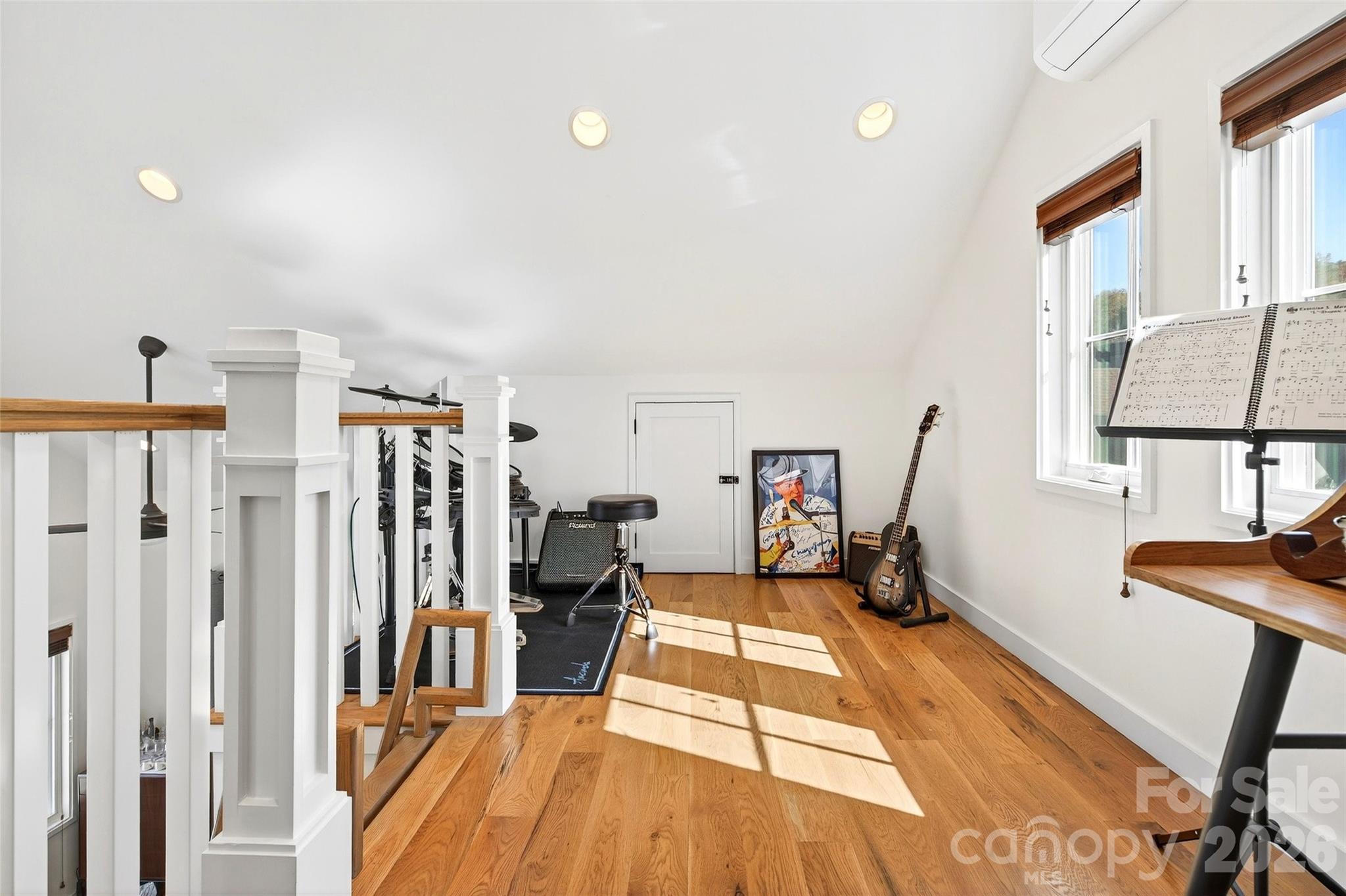 9 Fay Jones Lane — Black Mountain