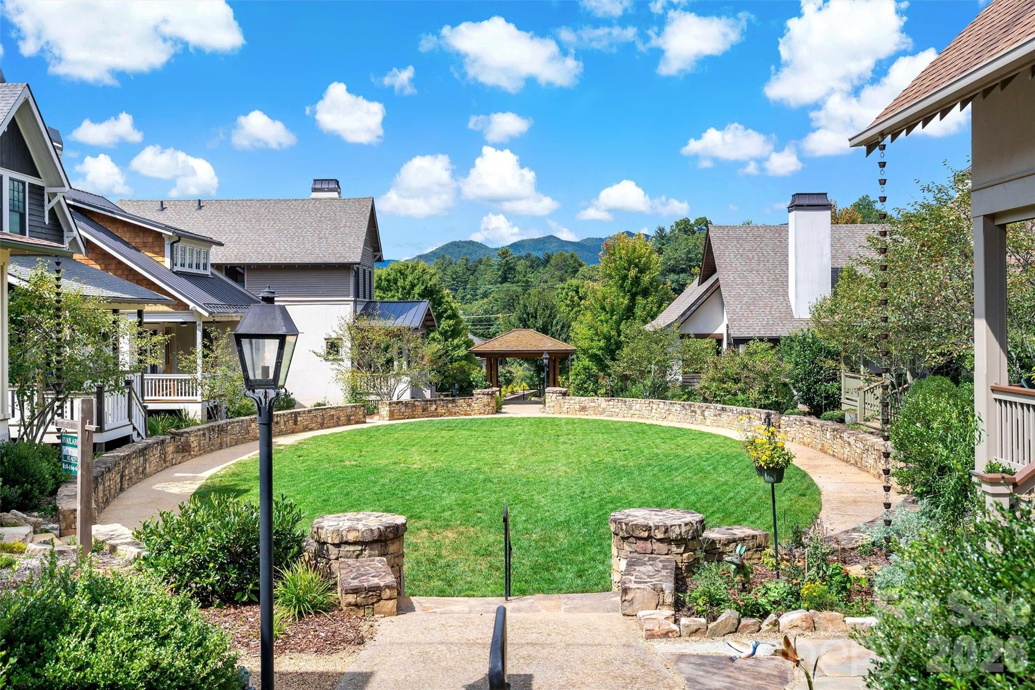 9 Fay Jones Lane — Black Mountain