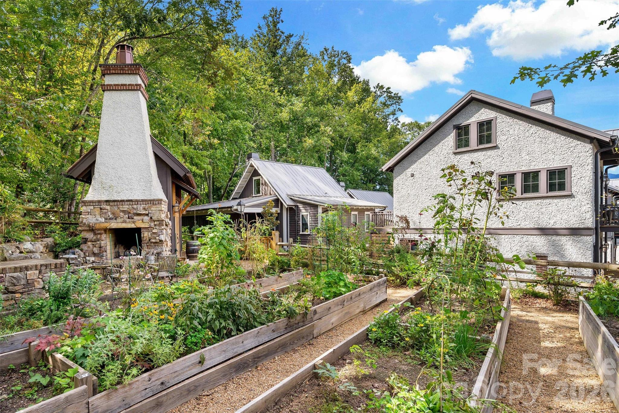 9 Fay Jones Lane — Black Mountain
