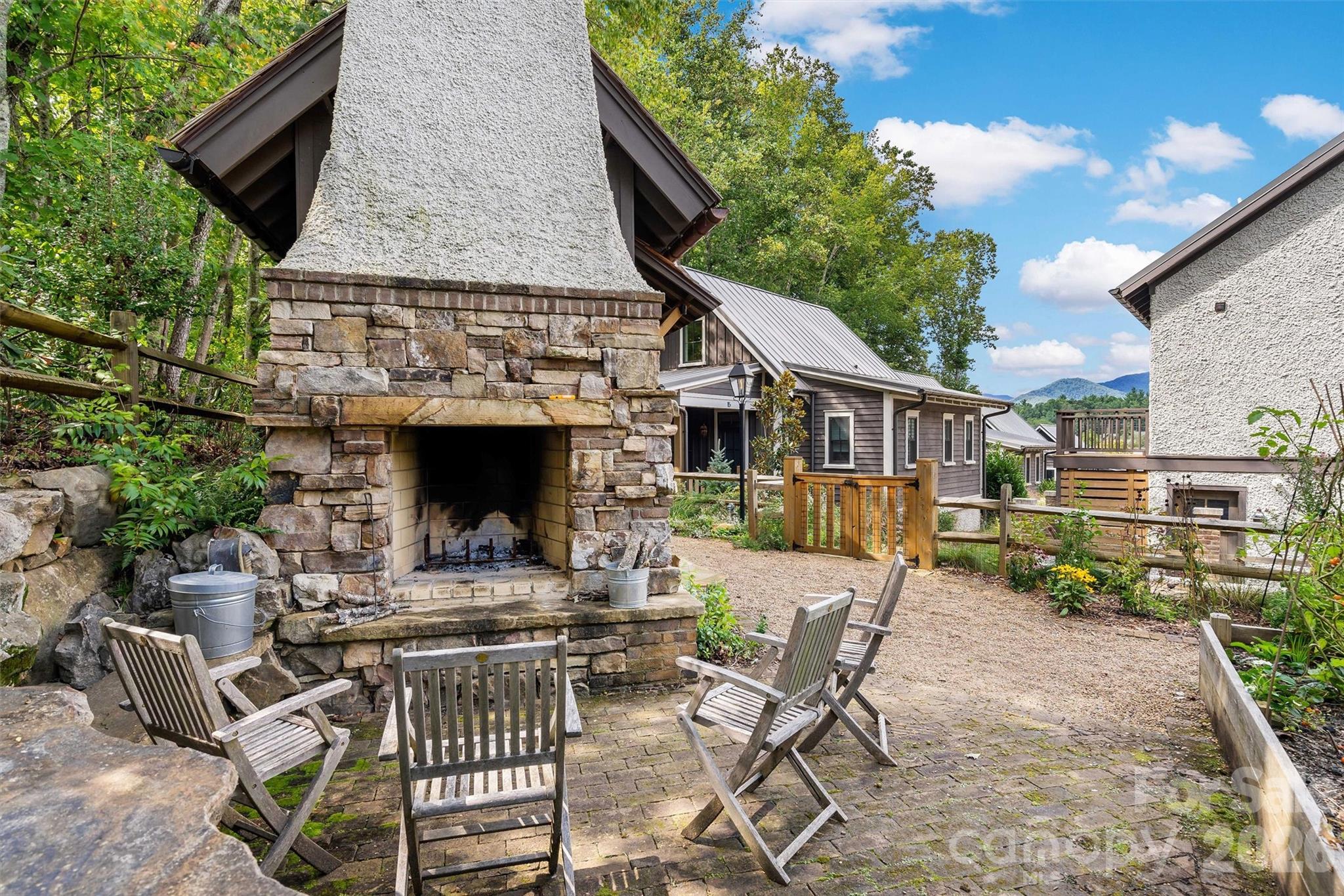 9 Fay Jones Lane — Black Mountain
