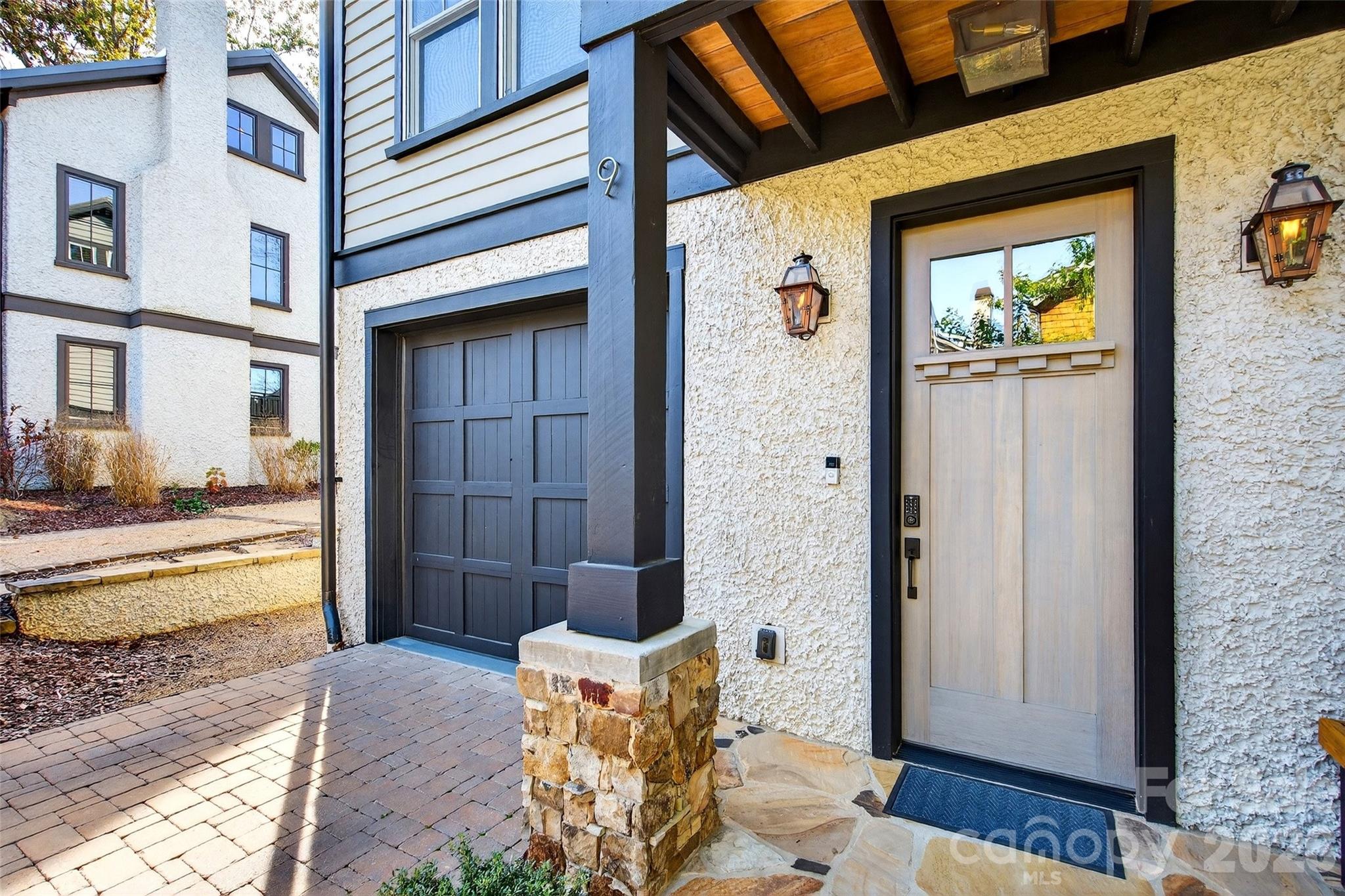 9 Fay Jones Lane — Black Mountain