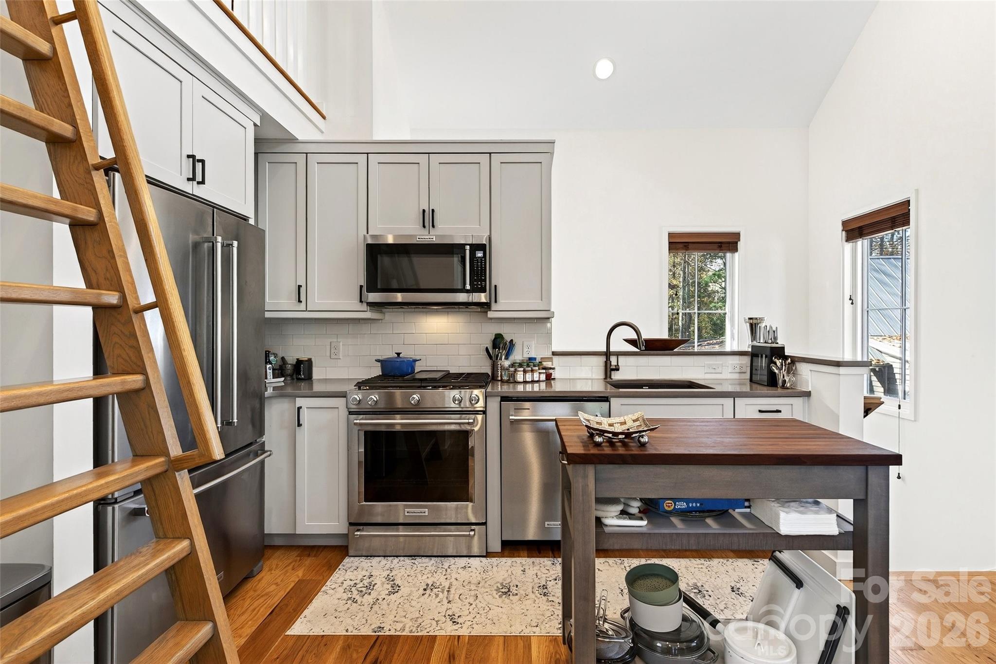 9 Fay Jones Lane — Black Mountain