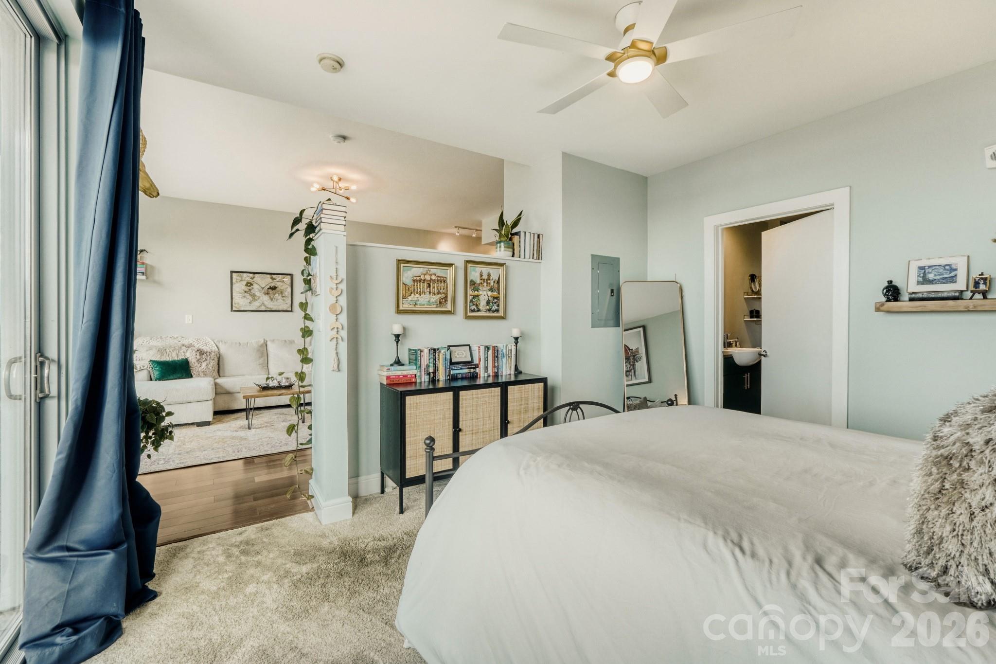 333 W Trade Street W #1105 — Charlotte