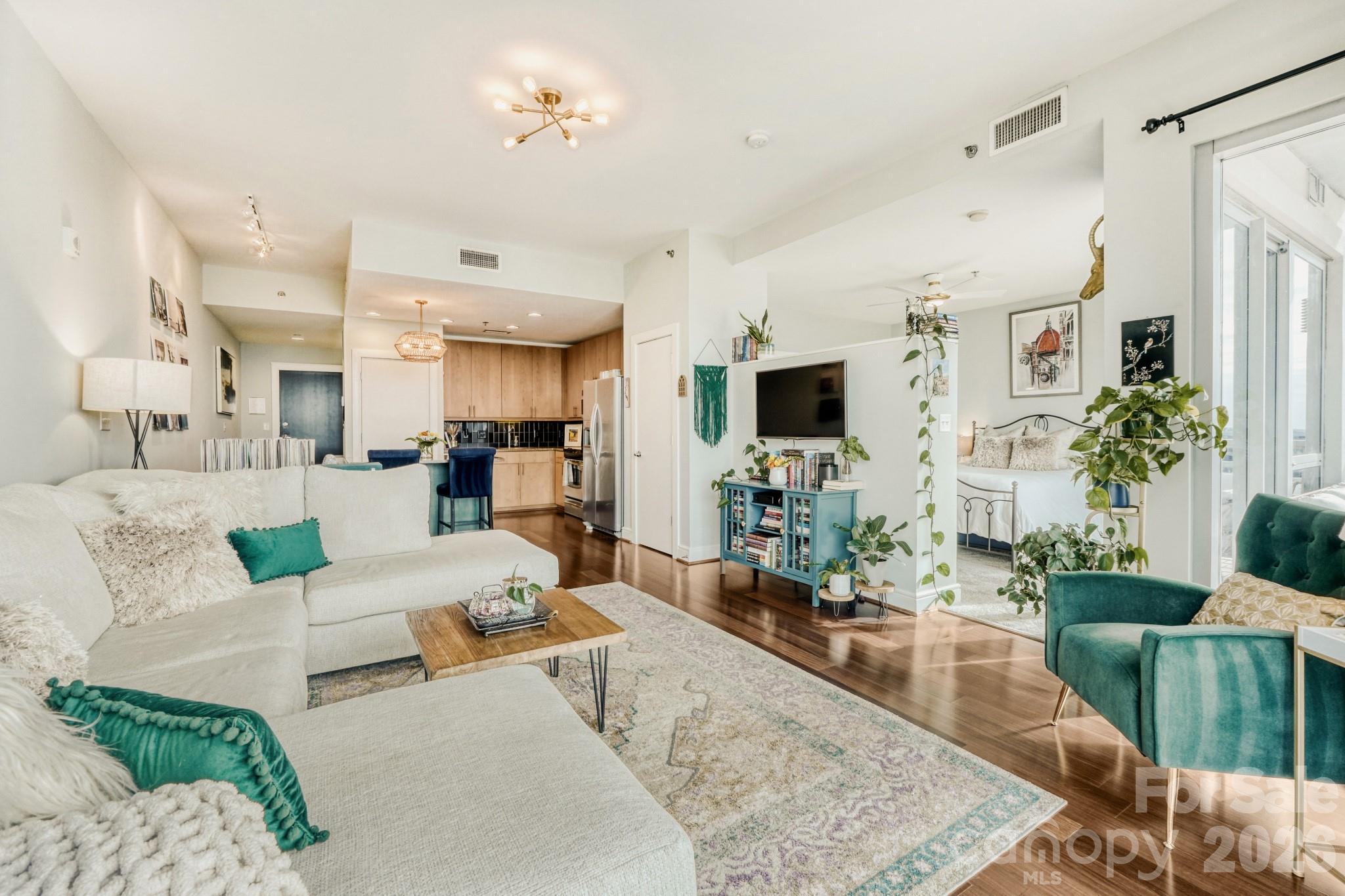 333 W Trade Street W #1105 — Charlotte