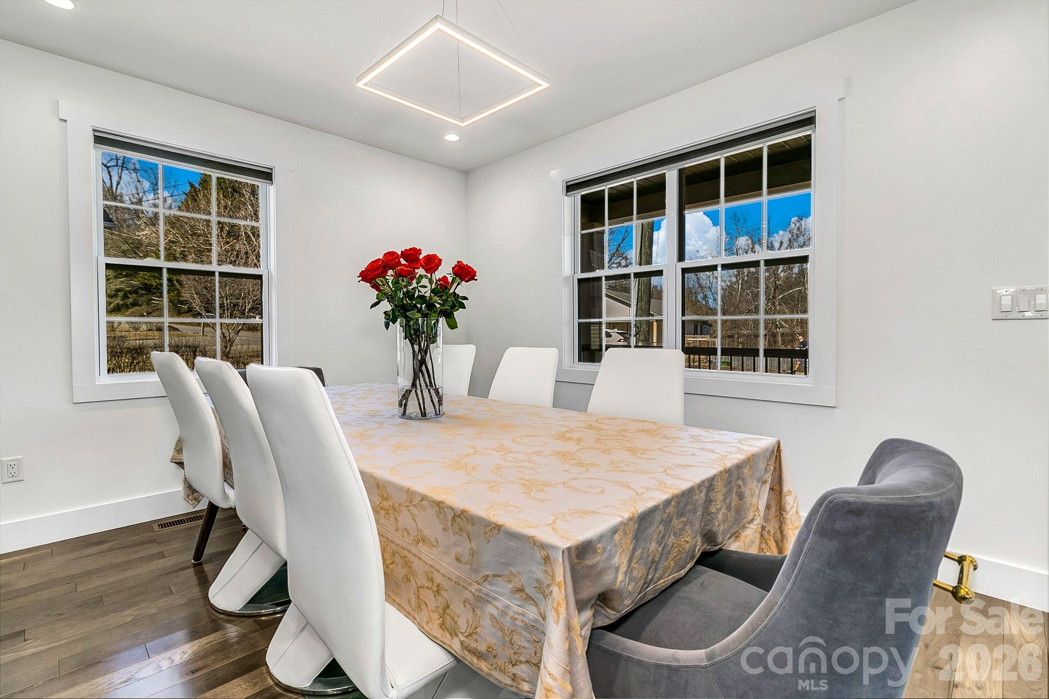 215 E Oakview Road — Asheville
