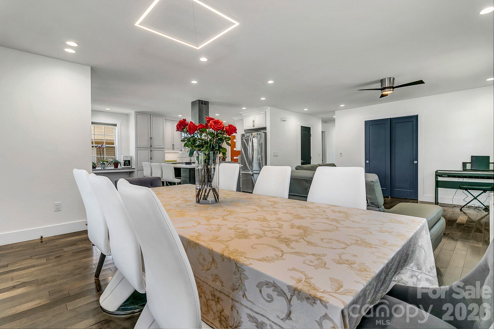 215 E Oakview Road — Asheville
