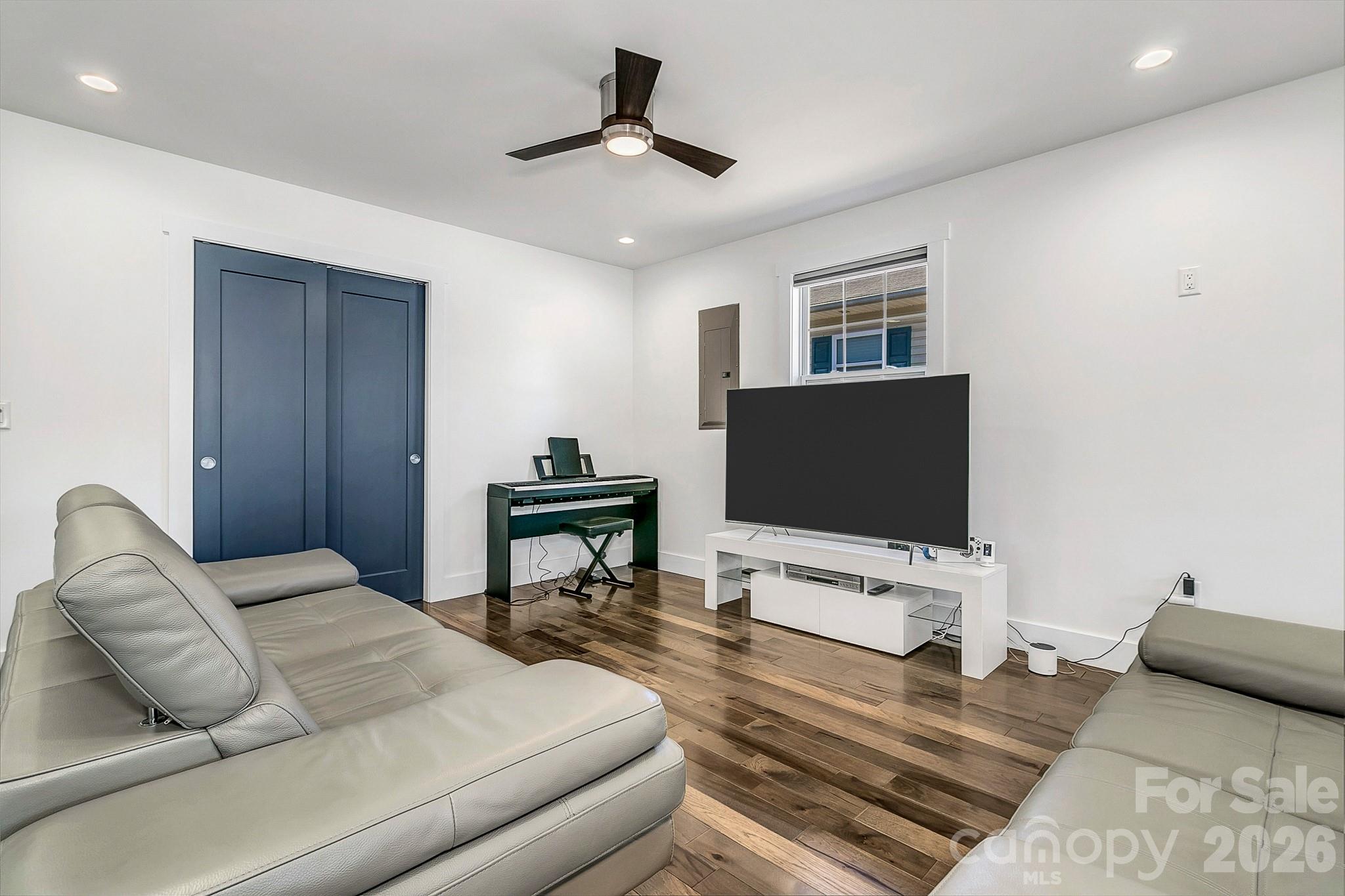215 E Oakview Road — Asheville