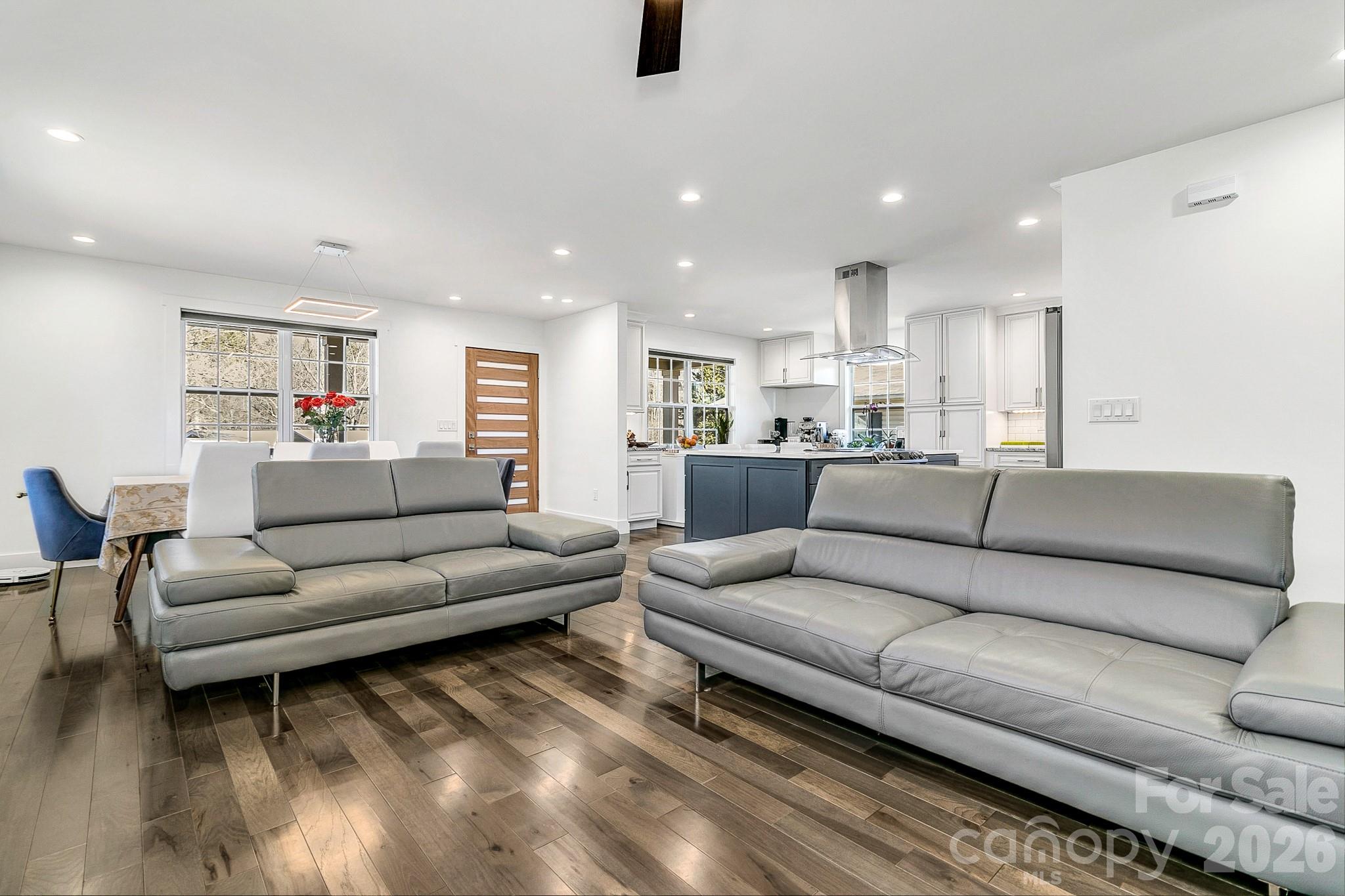 215 E Oakview Road — Asheville