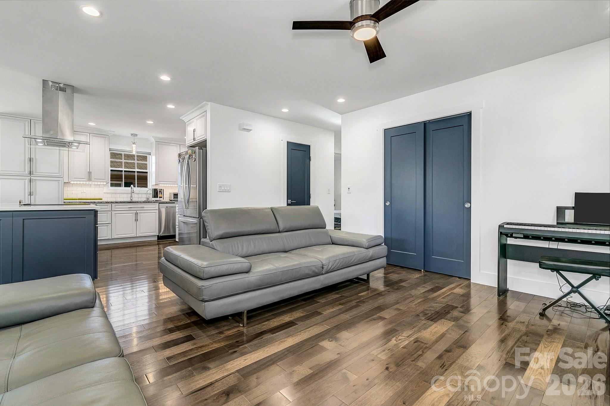 215 E Oakview Road — Asheville